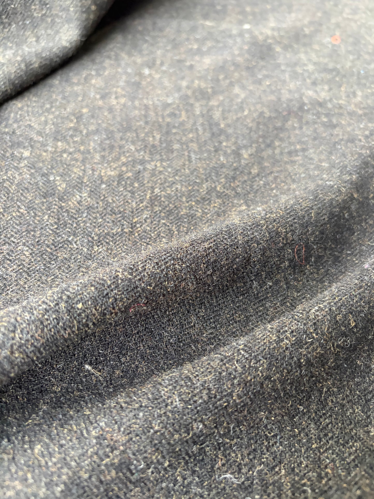 ISE 011 brown carded wool