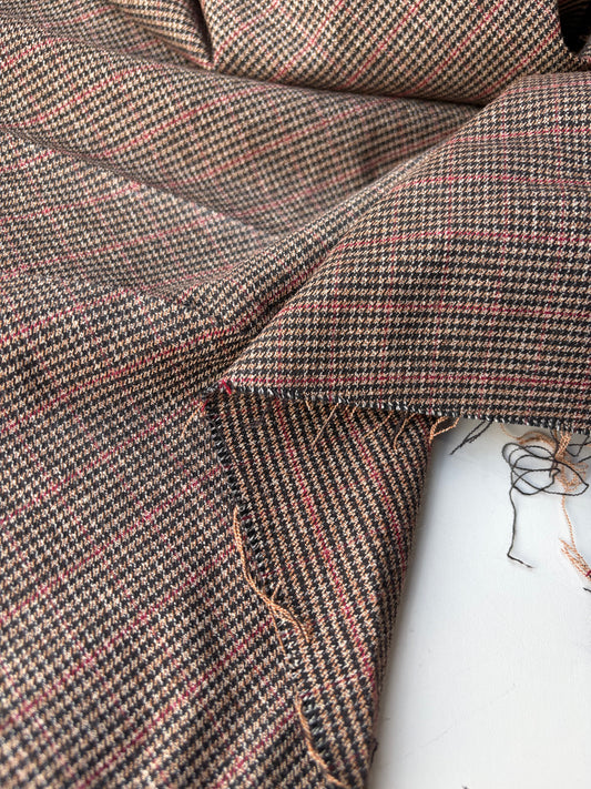 ISE 012 brown classical stretch check