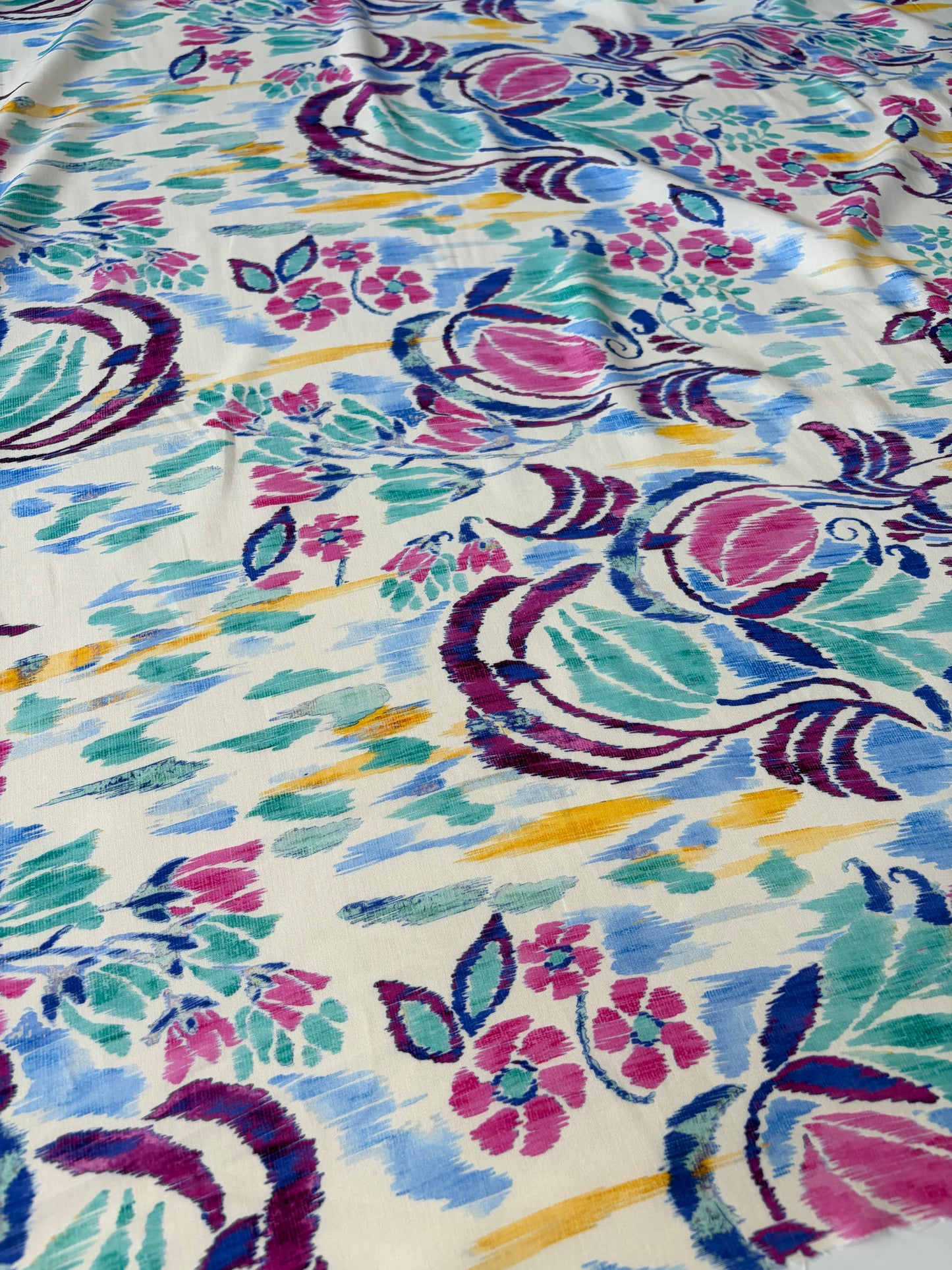 HOMER 008 viscose print swirly flowers