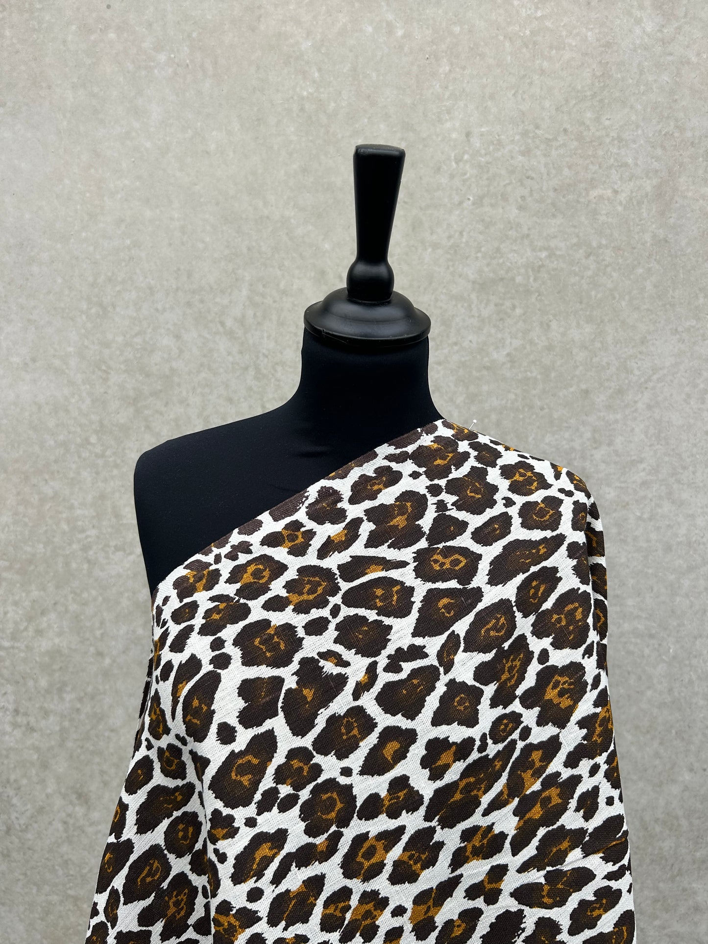 STELLA 002 canvas leopard print