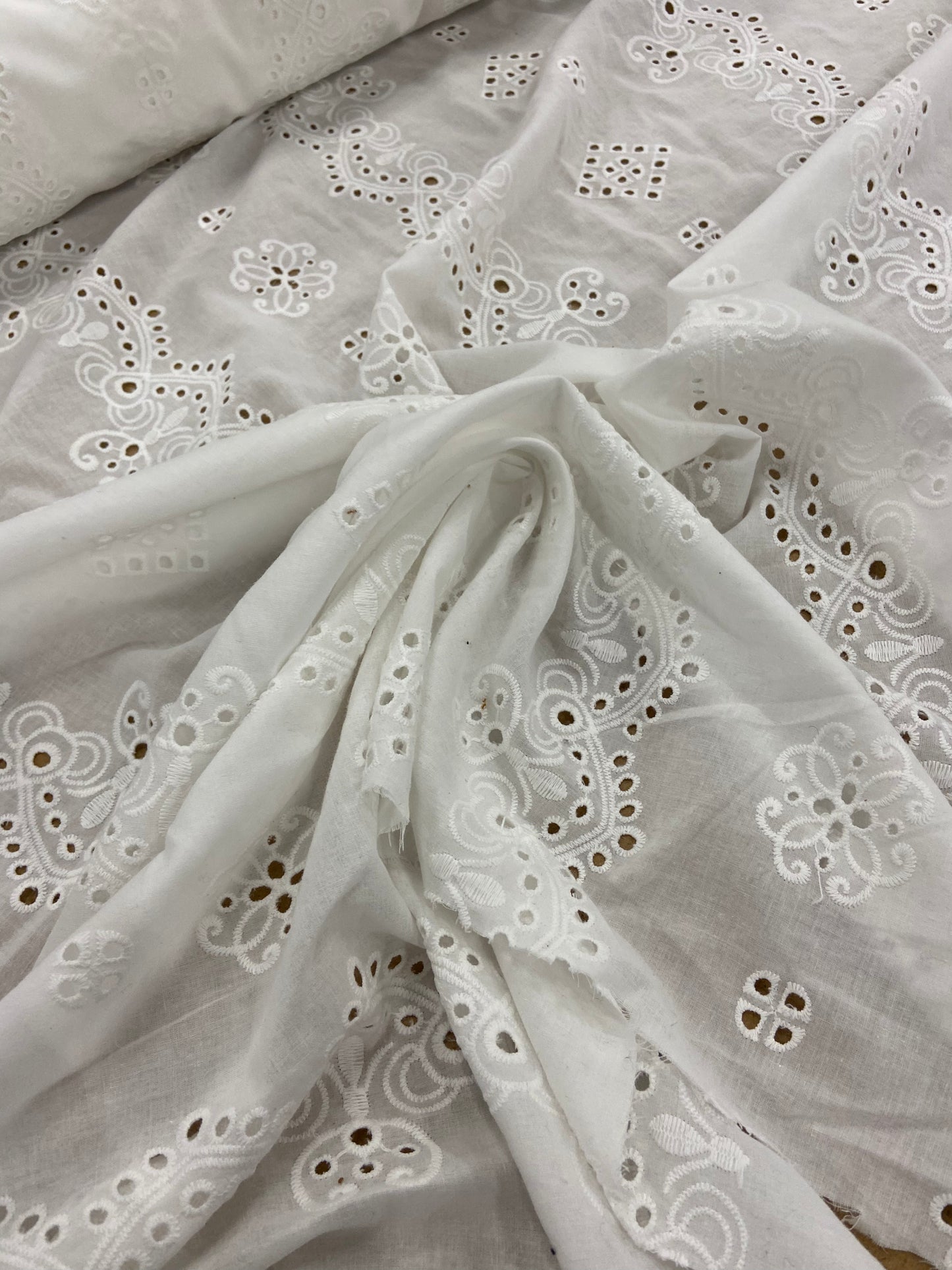 Jonny 028  broderie anglaise flower design white