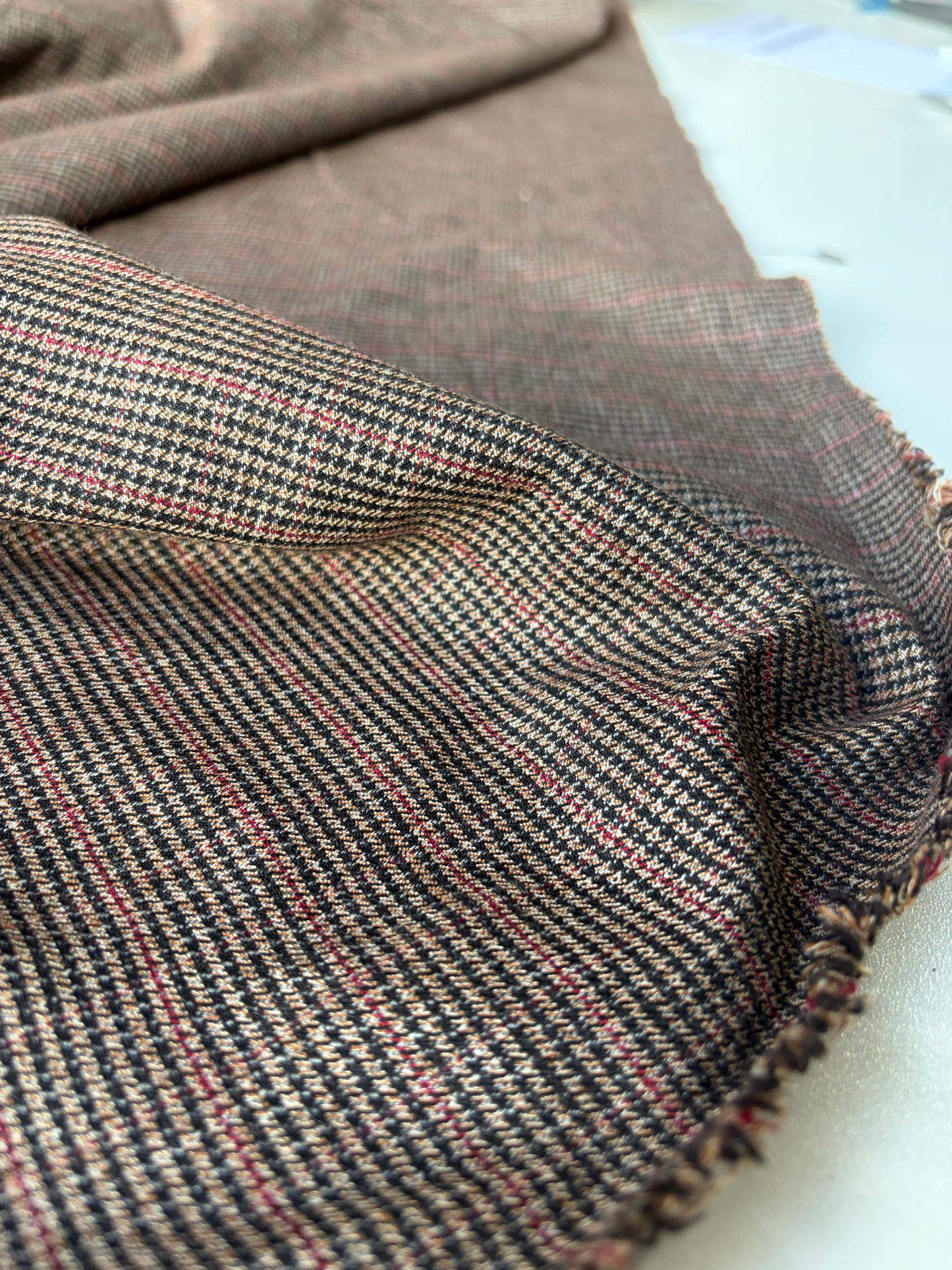 ISE 012 brown classical stretch check