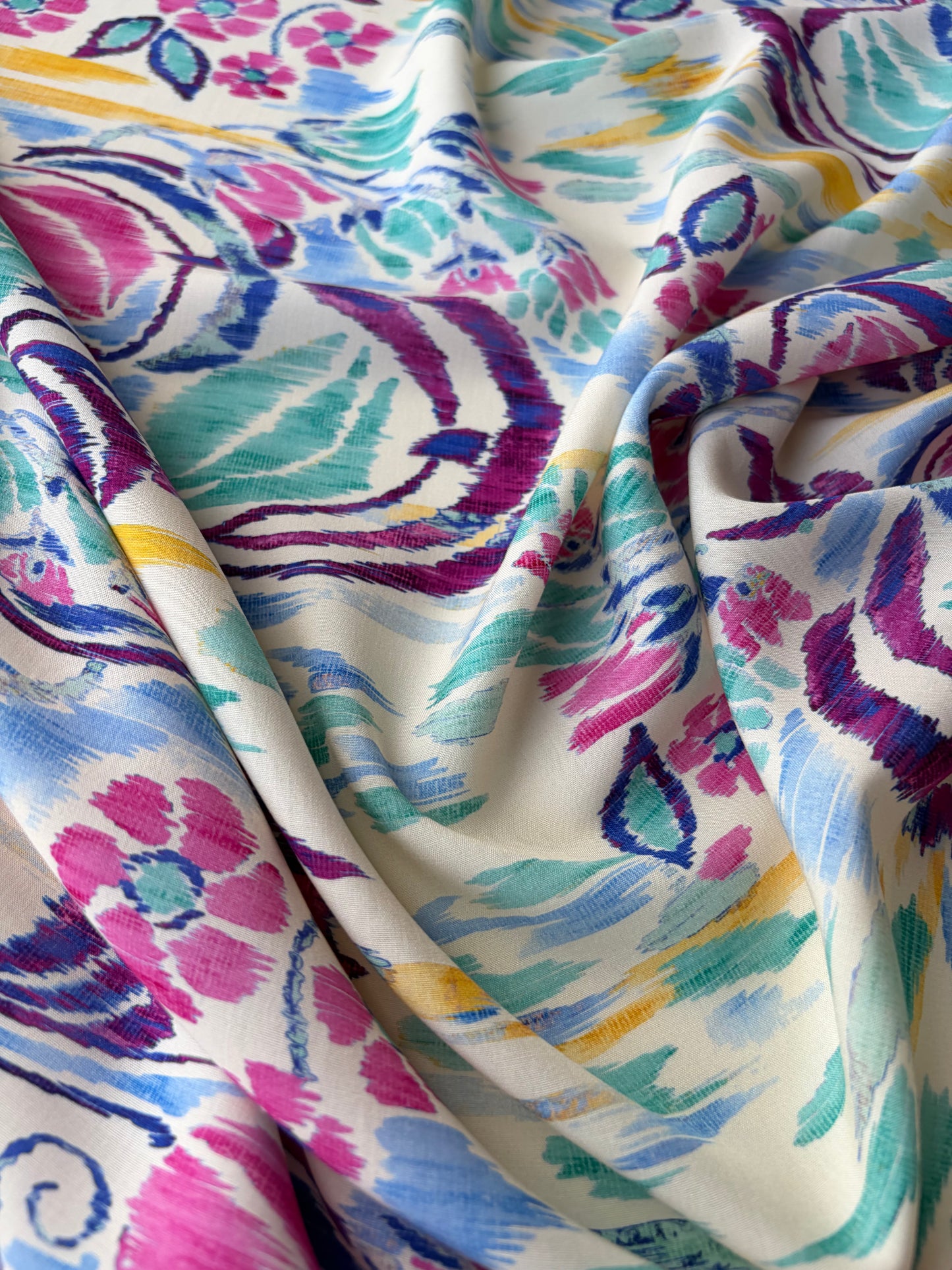 HOMER 008 viscose print swirly flowers