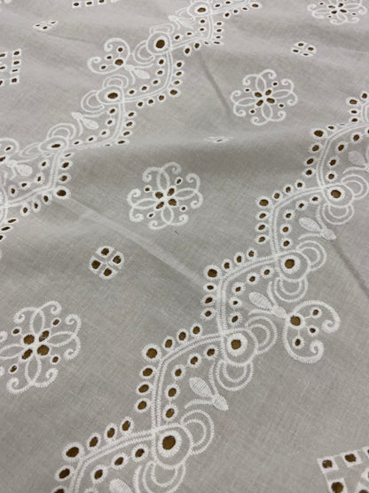 Jonny 028  broderie anglaise flower design white