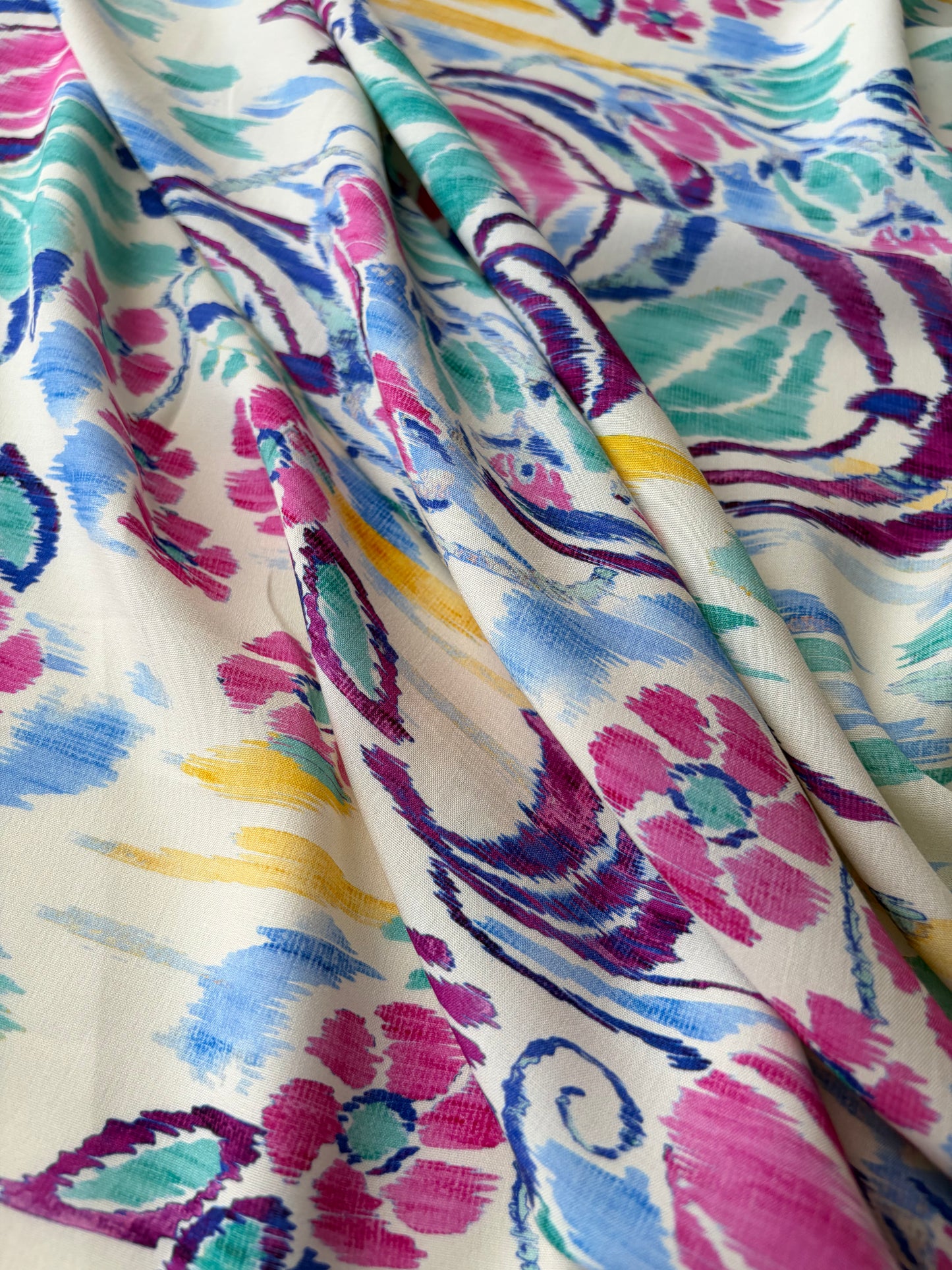 HOMER 008 viscose print swirly flowers