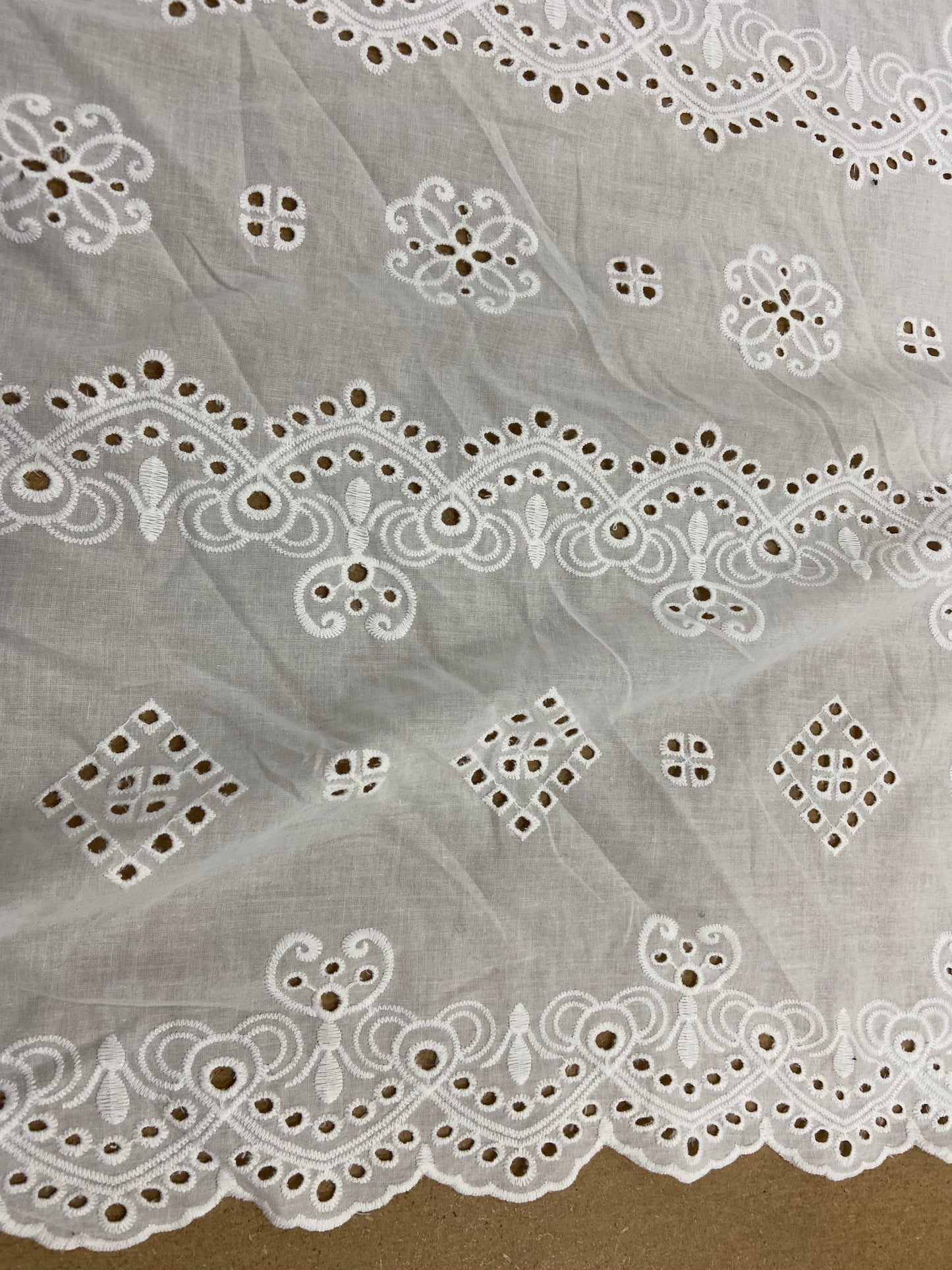 Jonny 028  broderie anglaise flower design white