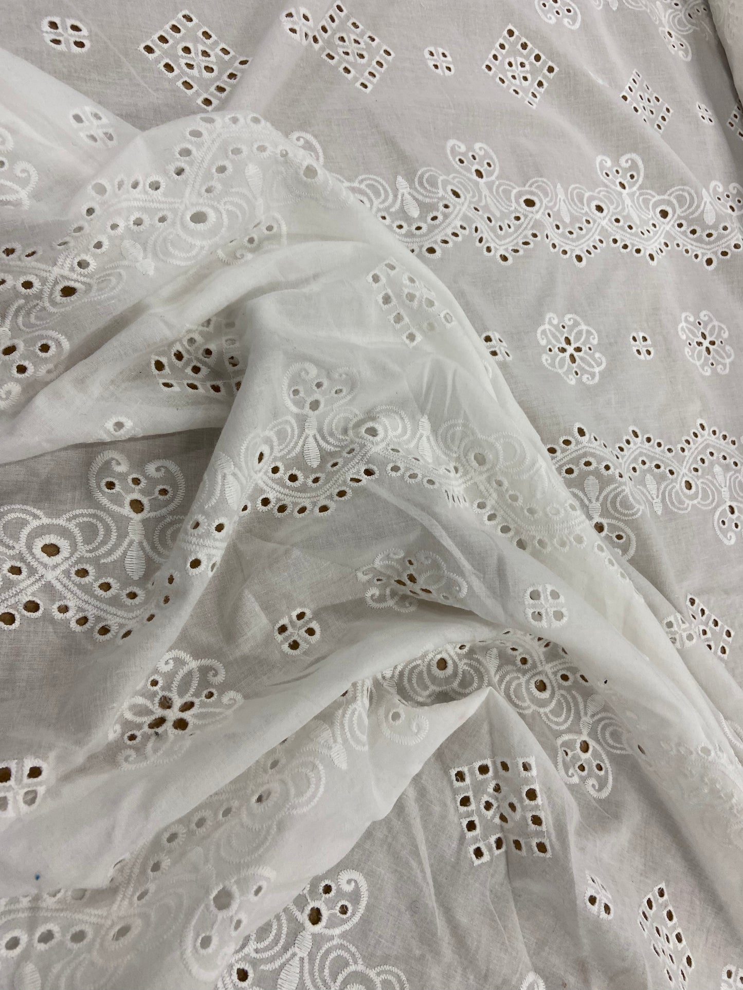 Jonny 028  broderie anglaise flower design white