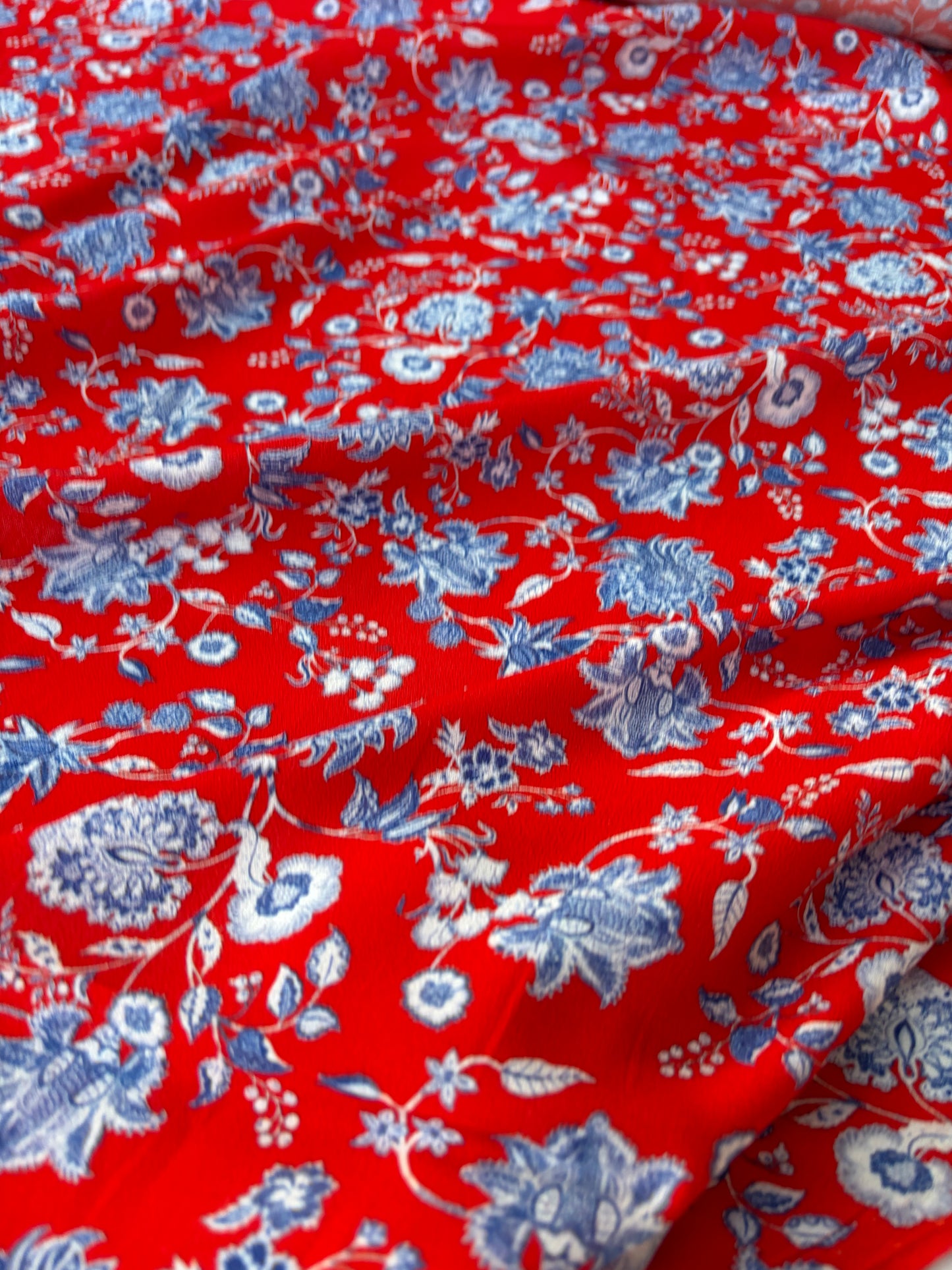 HOMER 010 viscose crêpe print red indian flower