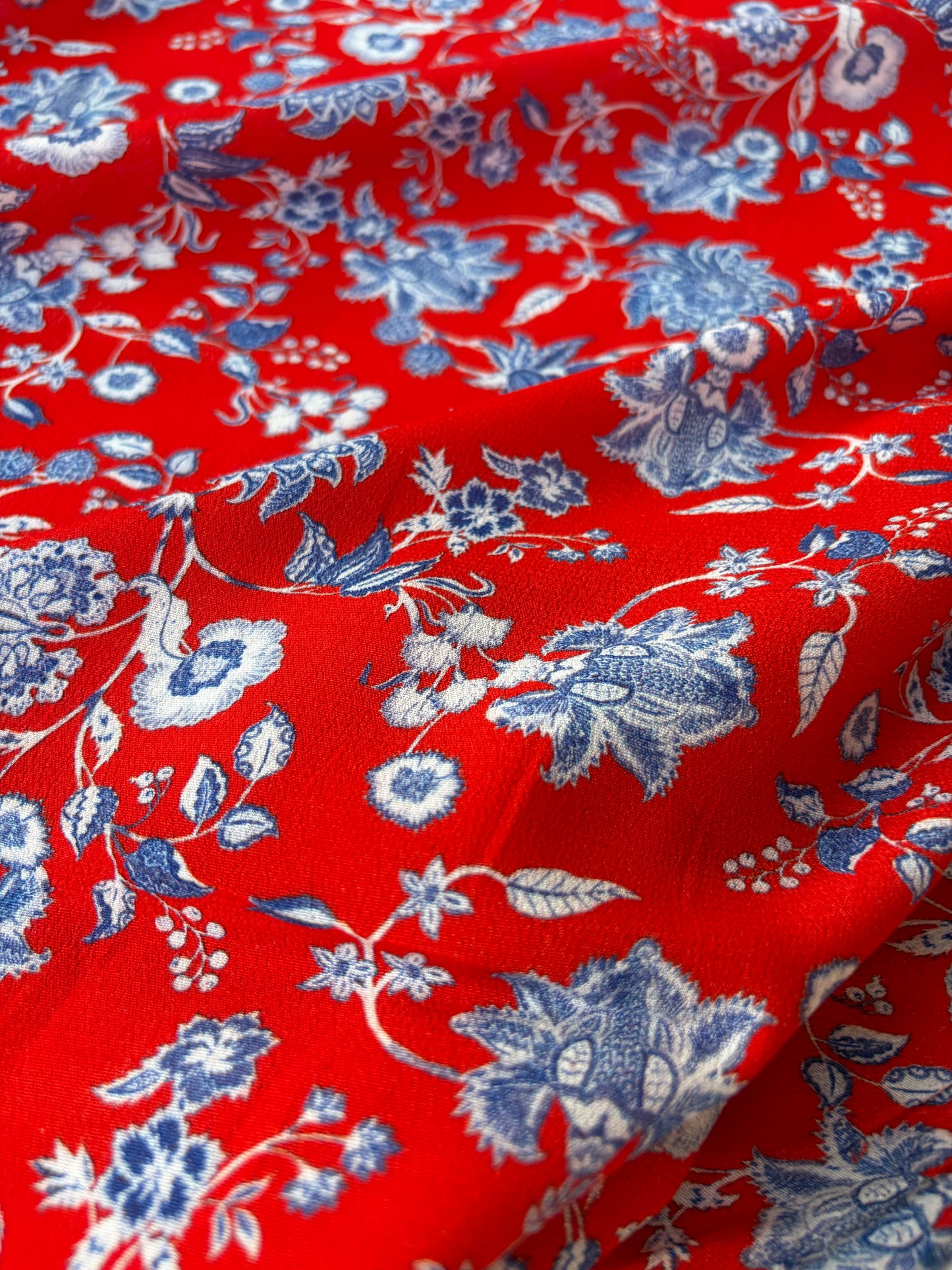 HOMER 010 viscose crêpe print red indian flower