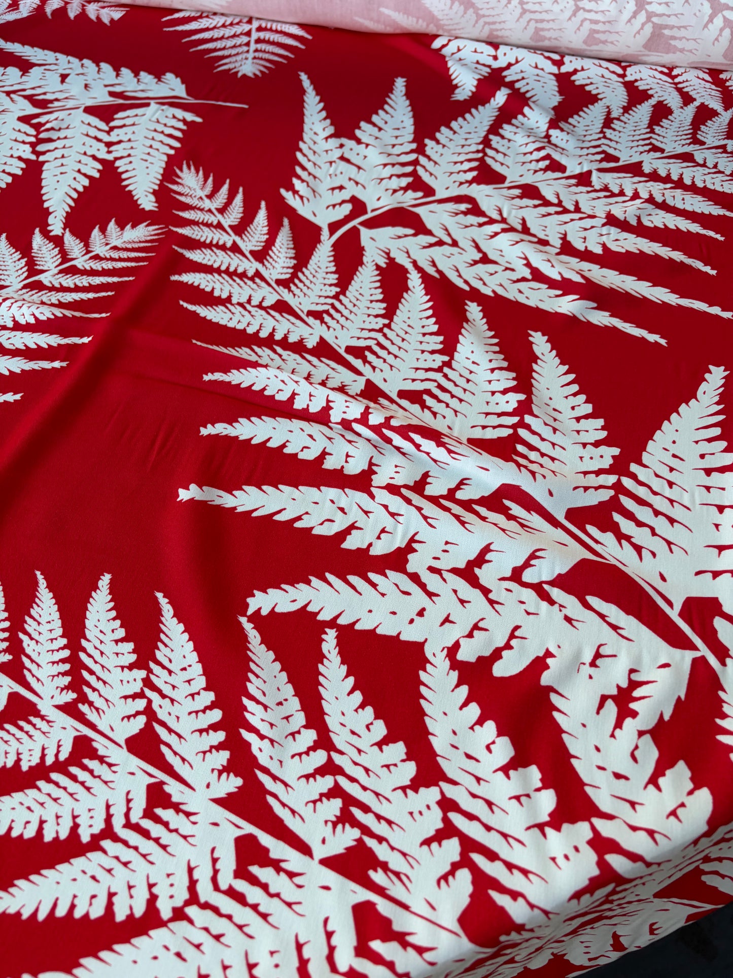 HOMER 014 viscose twill print red/white giant leaves