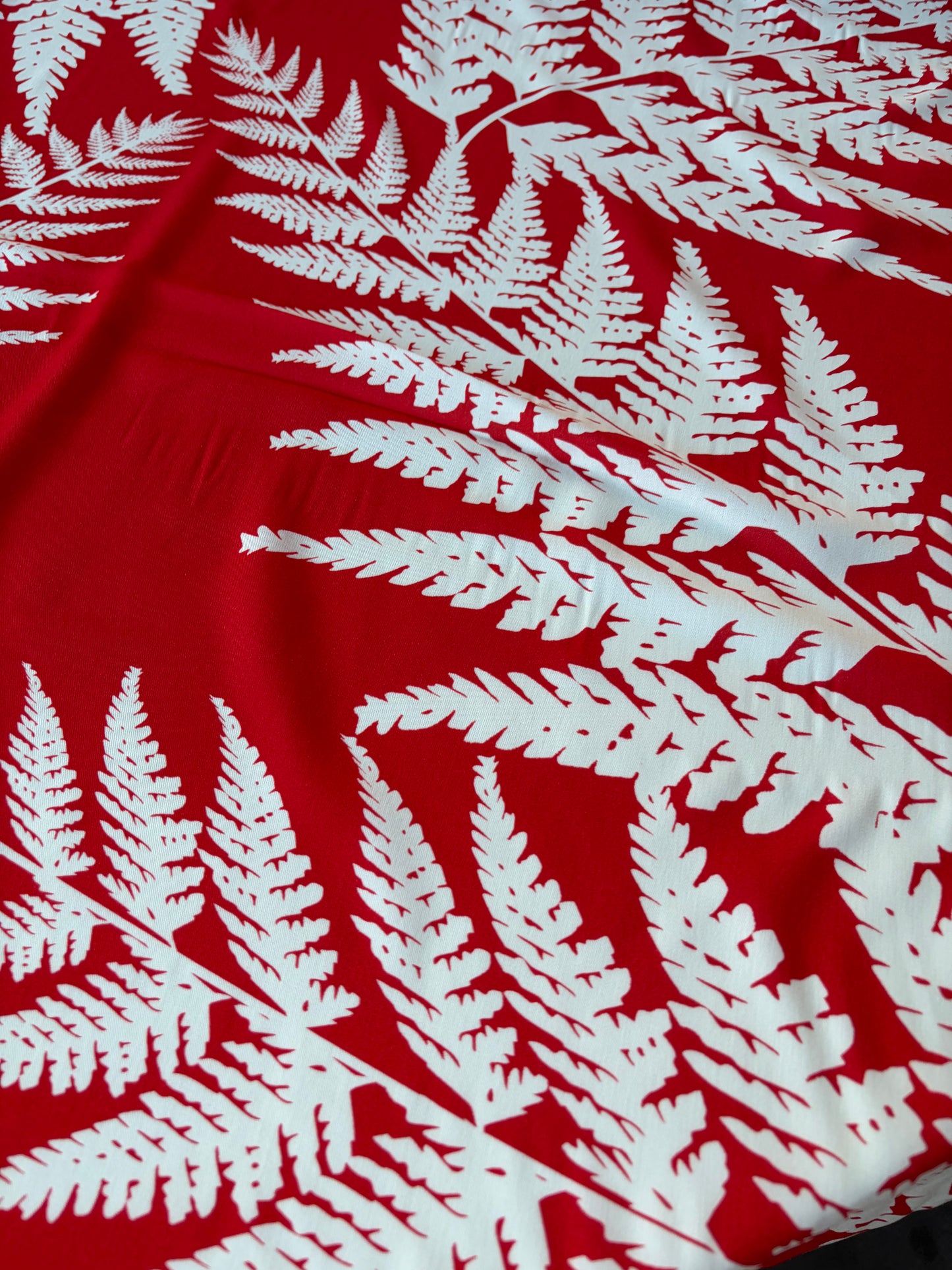 HOMER 014 viscose twill print red/white giant leaves