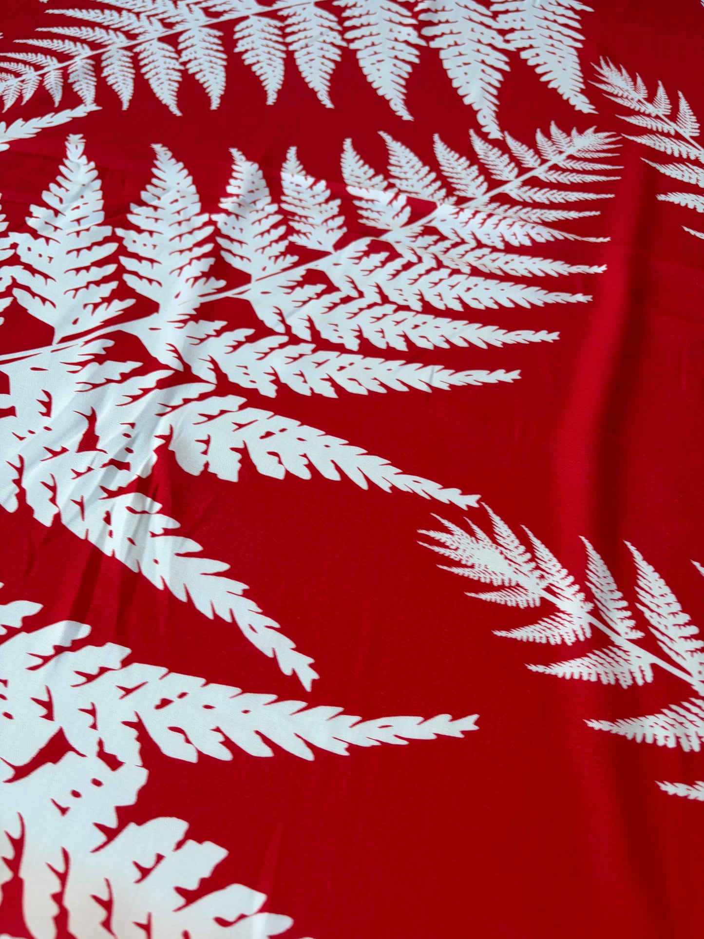 HOMER 014 viscose twill print red/white giant leaves