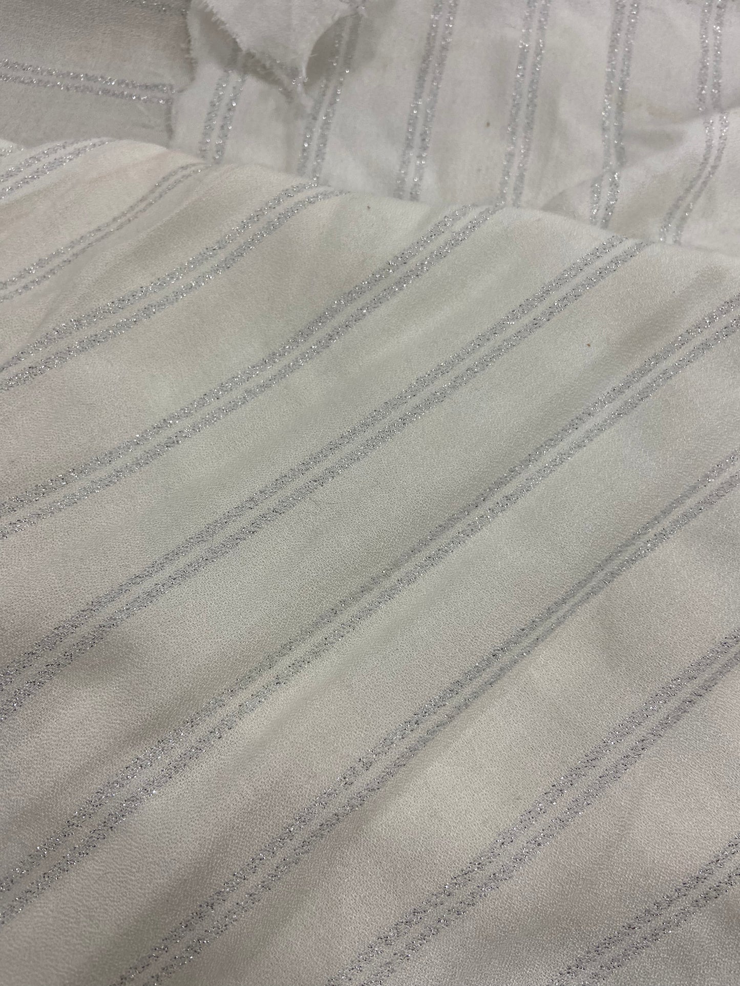 Jonny 017 viscose crêpe white with striped silver lurex