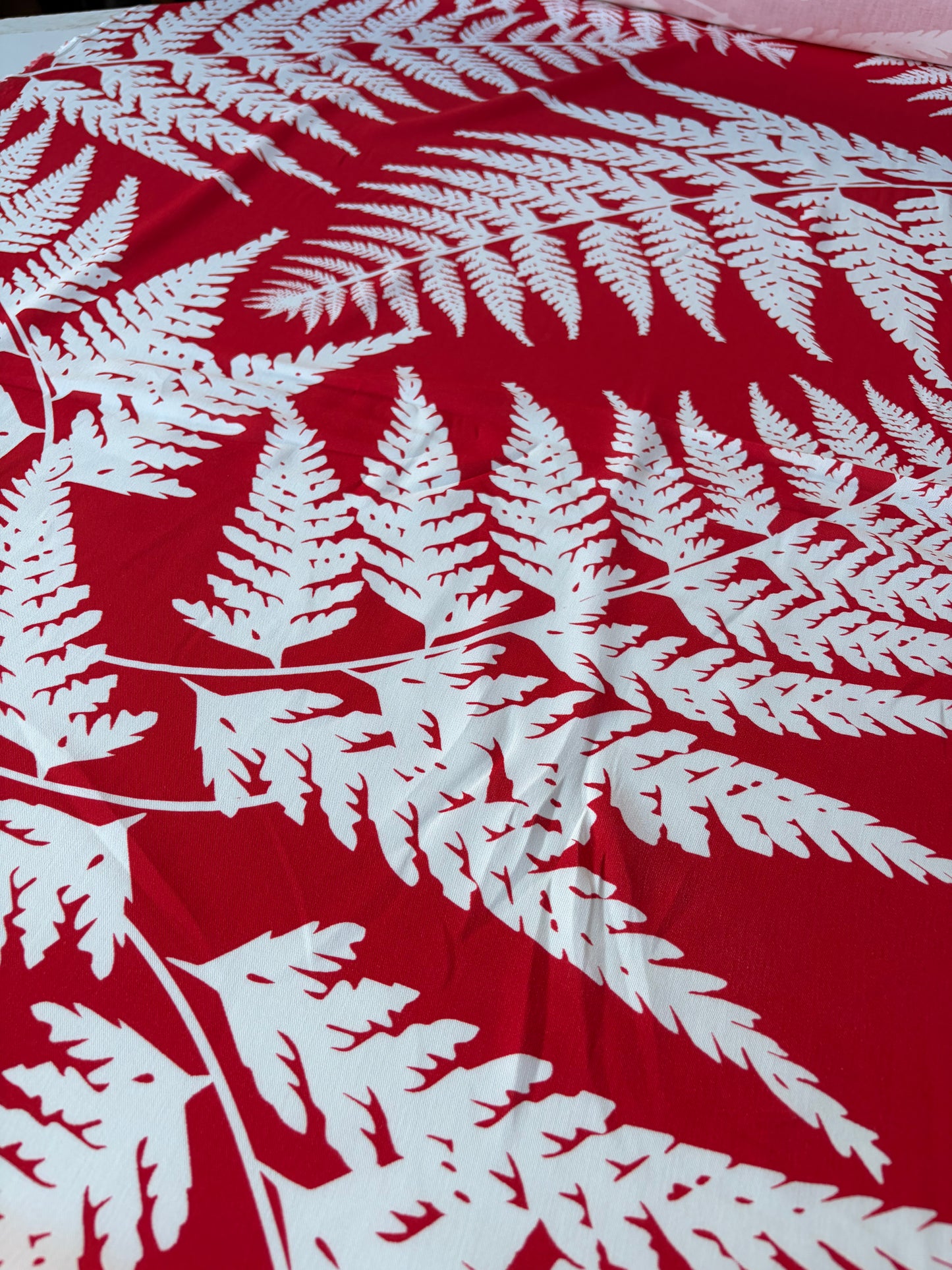 HOMER 014 viscose twill print red/white giant leaves