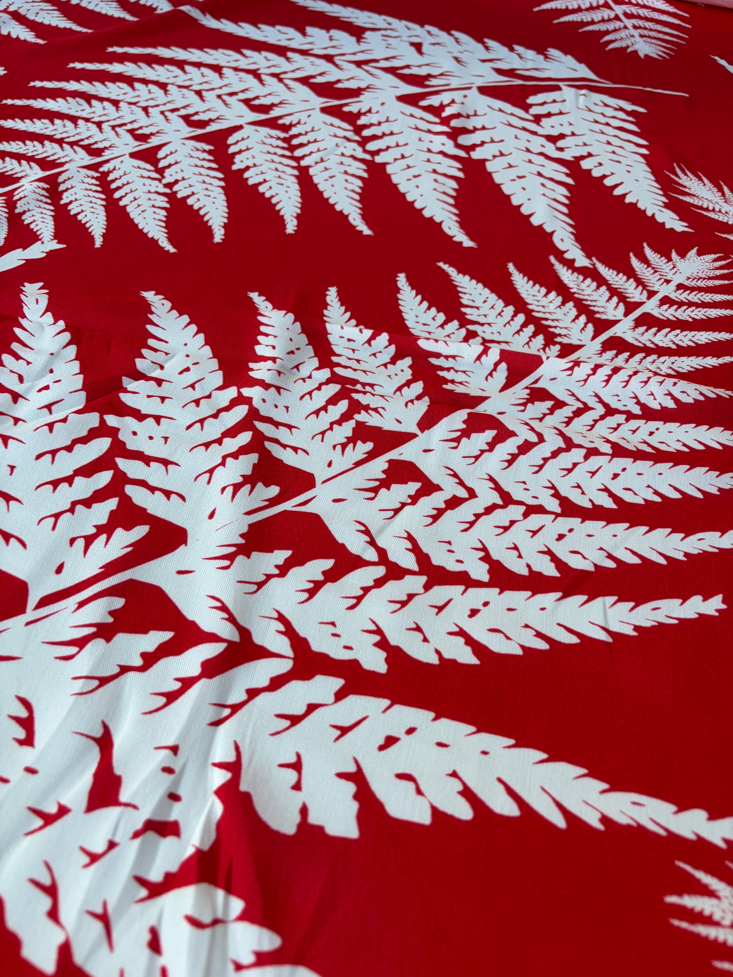 HOMER 014 viscose twill print red/white giant leaves