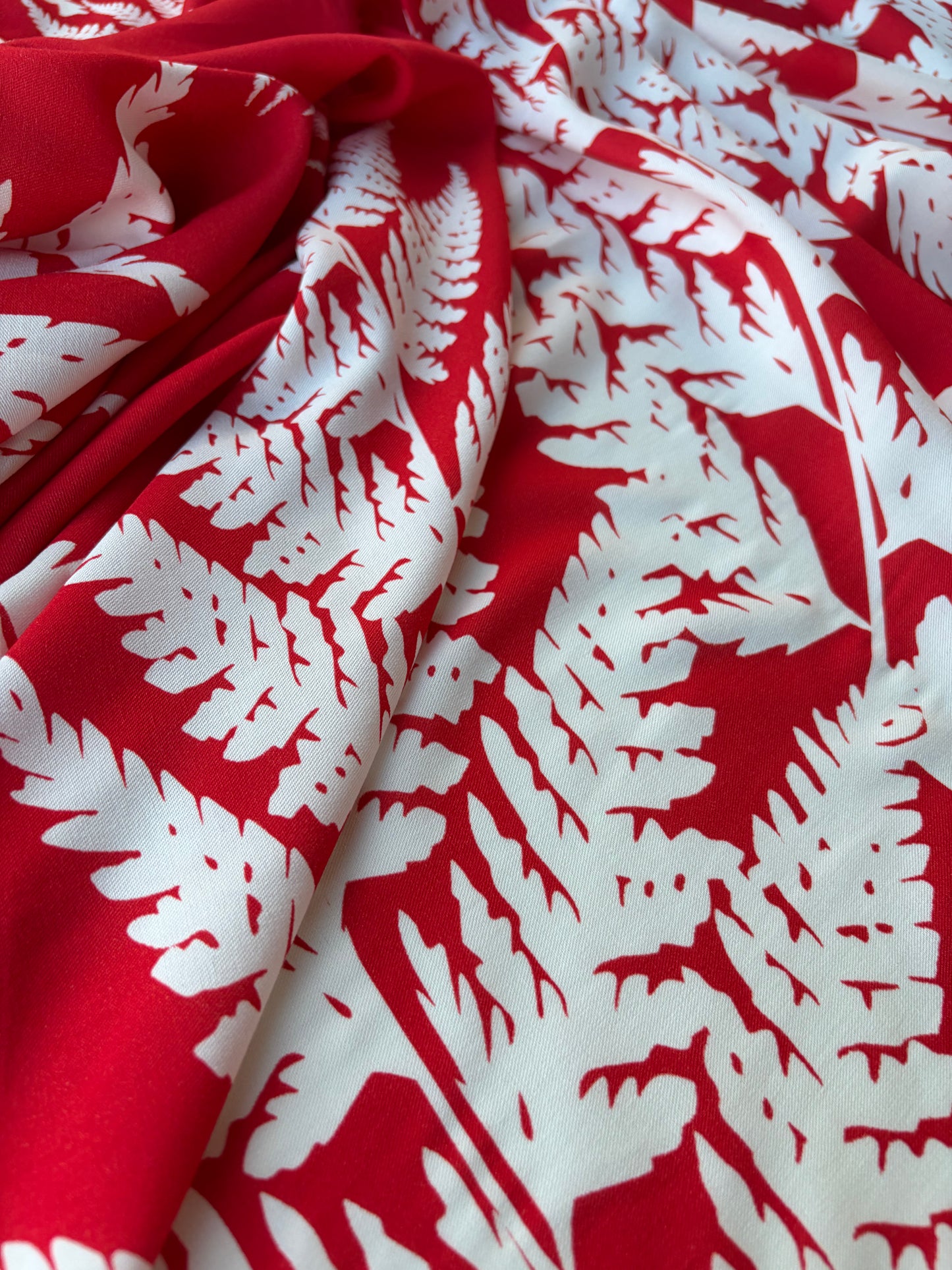 HOMER 014 viscose twill print red/white giant leaves