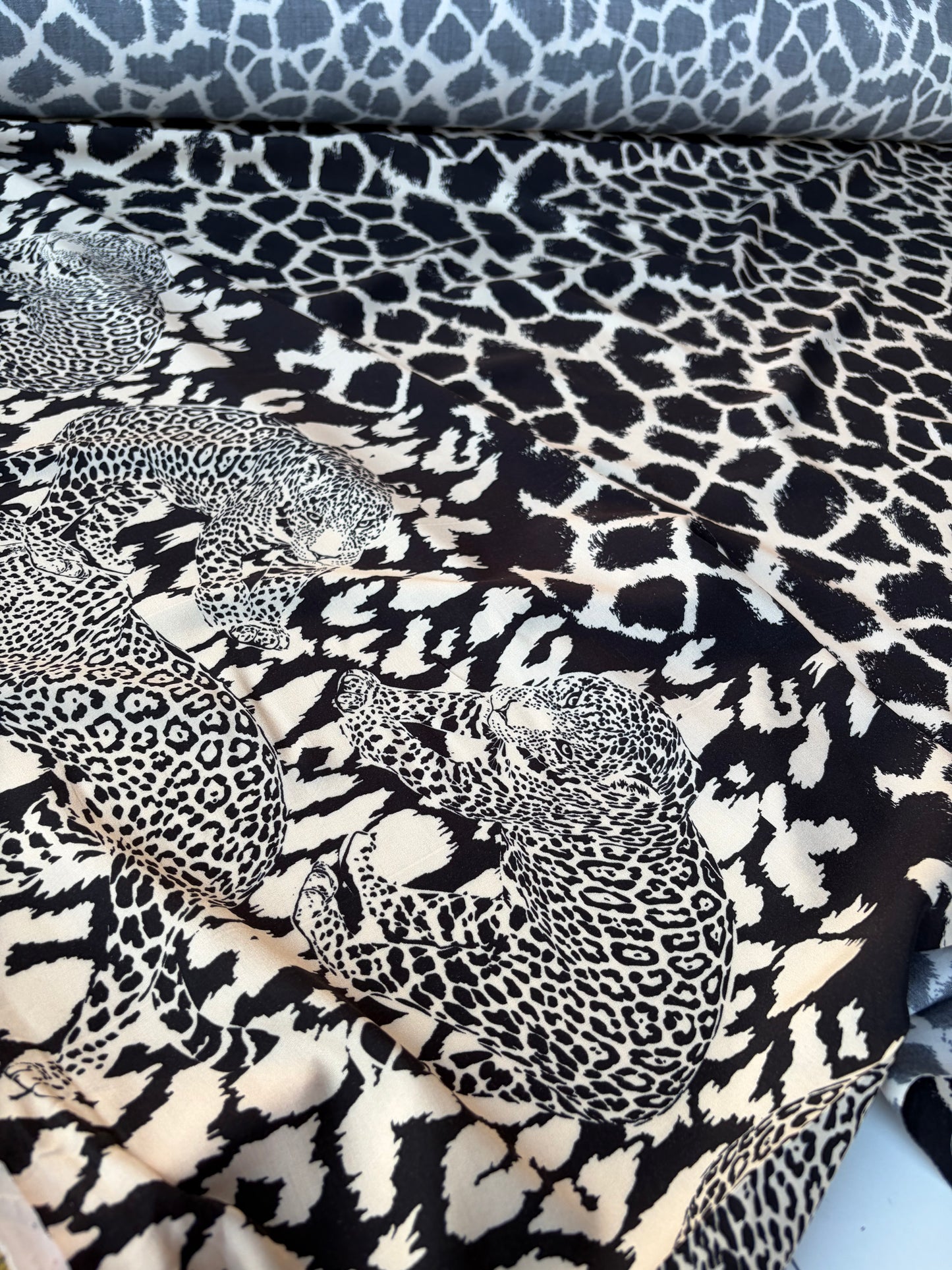 HOMER 016 viscose double border print leopard