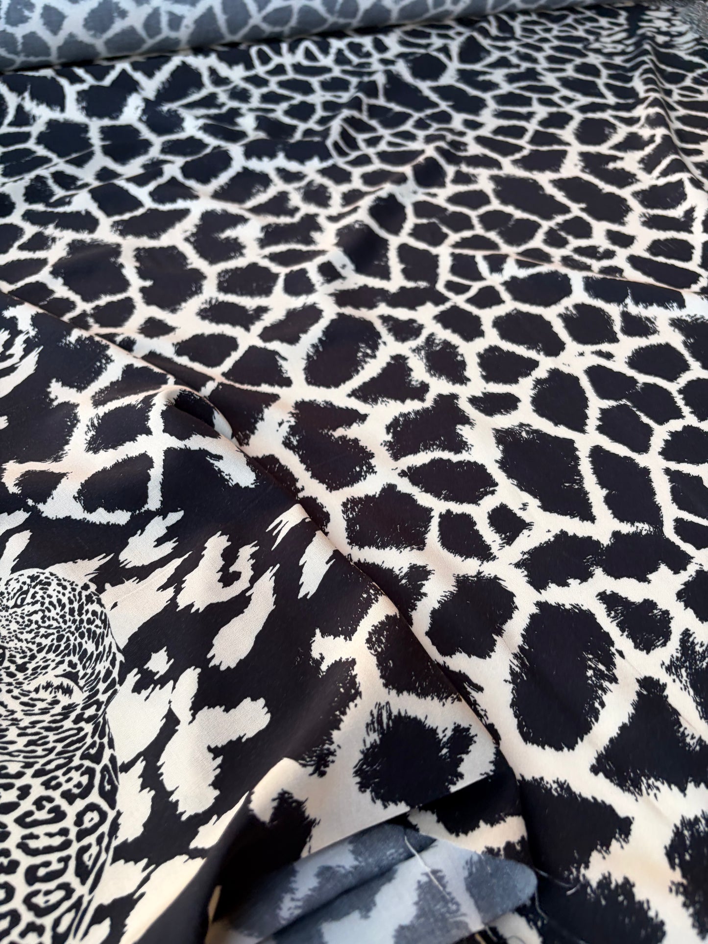 HOMER 016 viscose double border print leopard