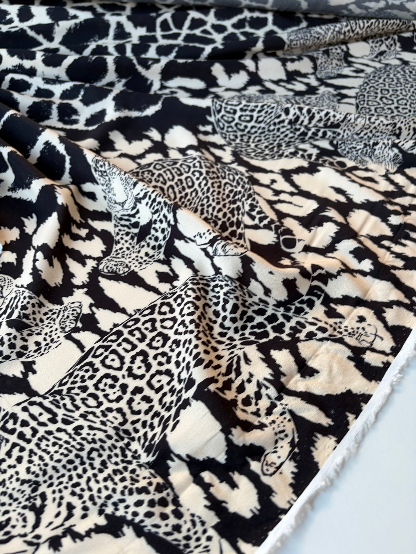 HOMER 016 viscose double border print leopard