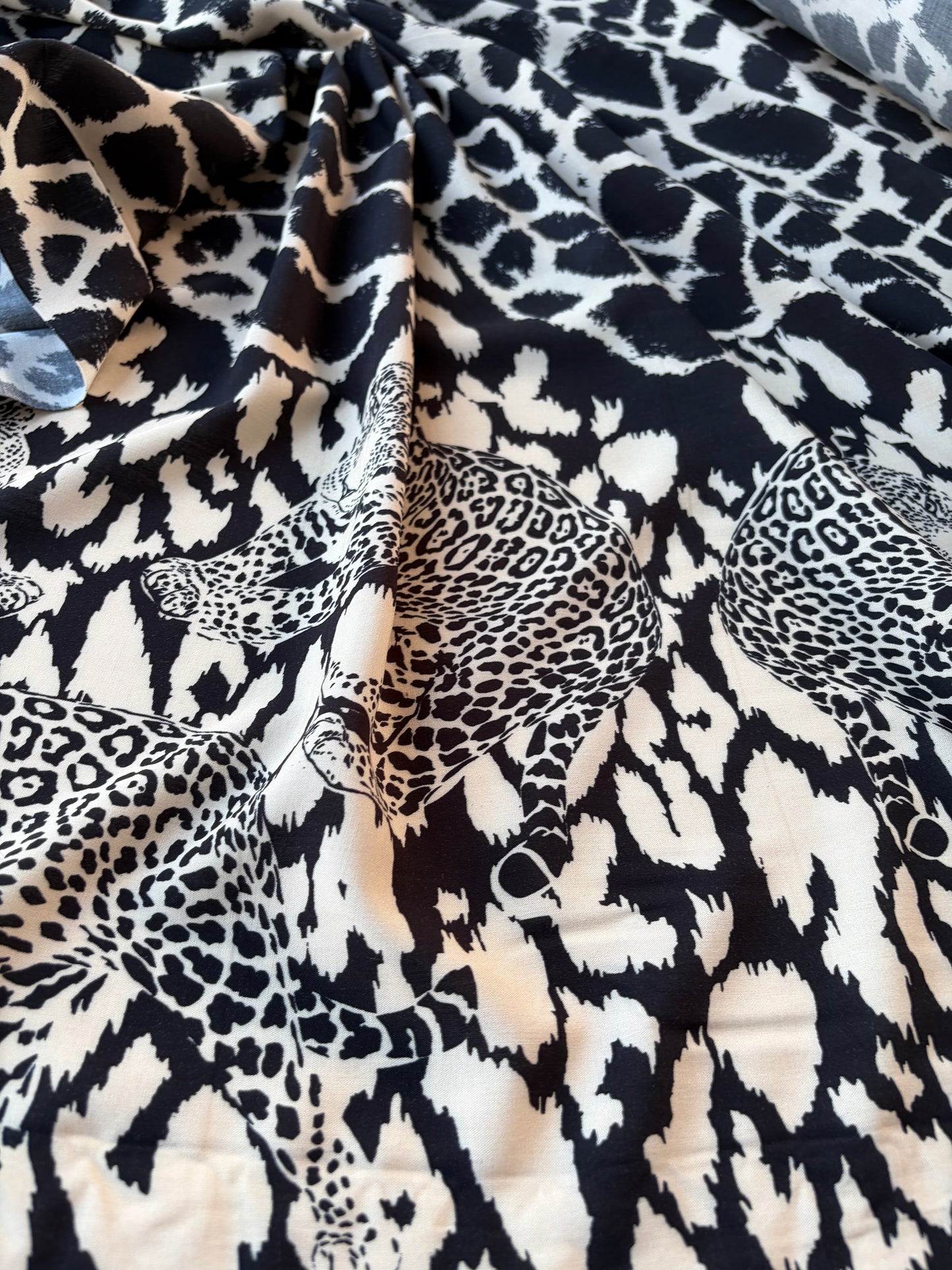 HOMER 016 viscose double border print leopard
