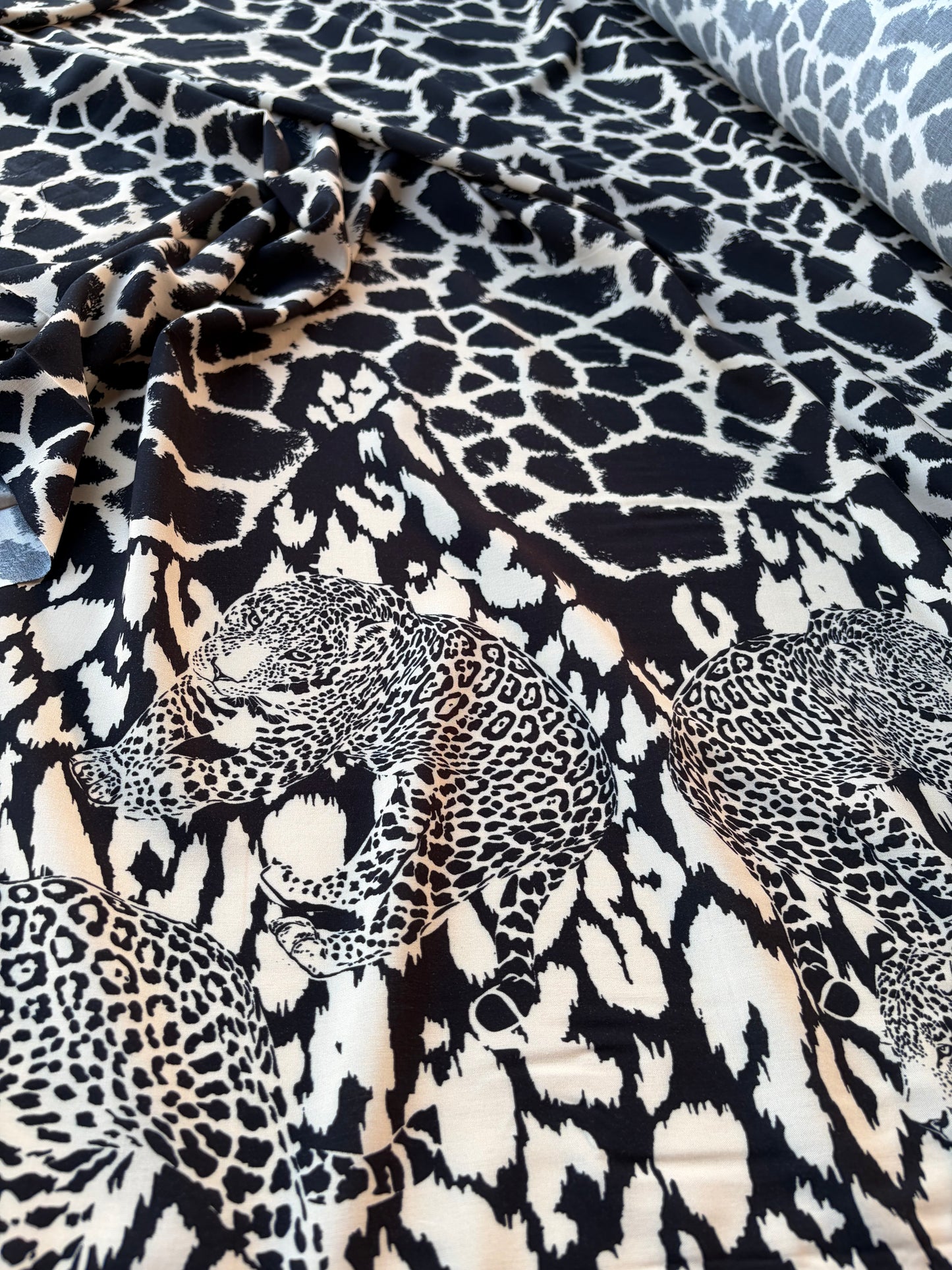 HOMER 016 viscose double border print leopard