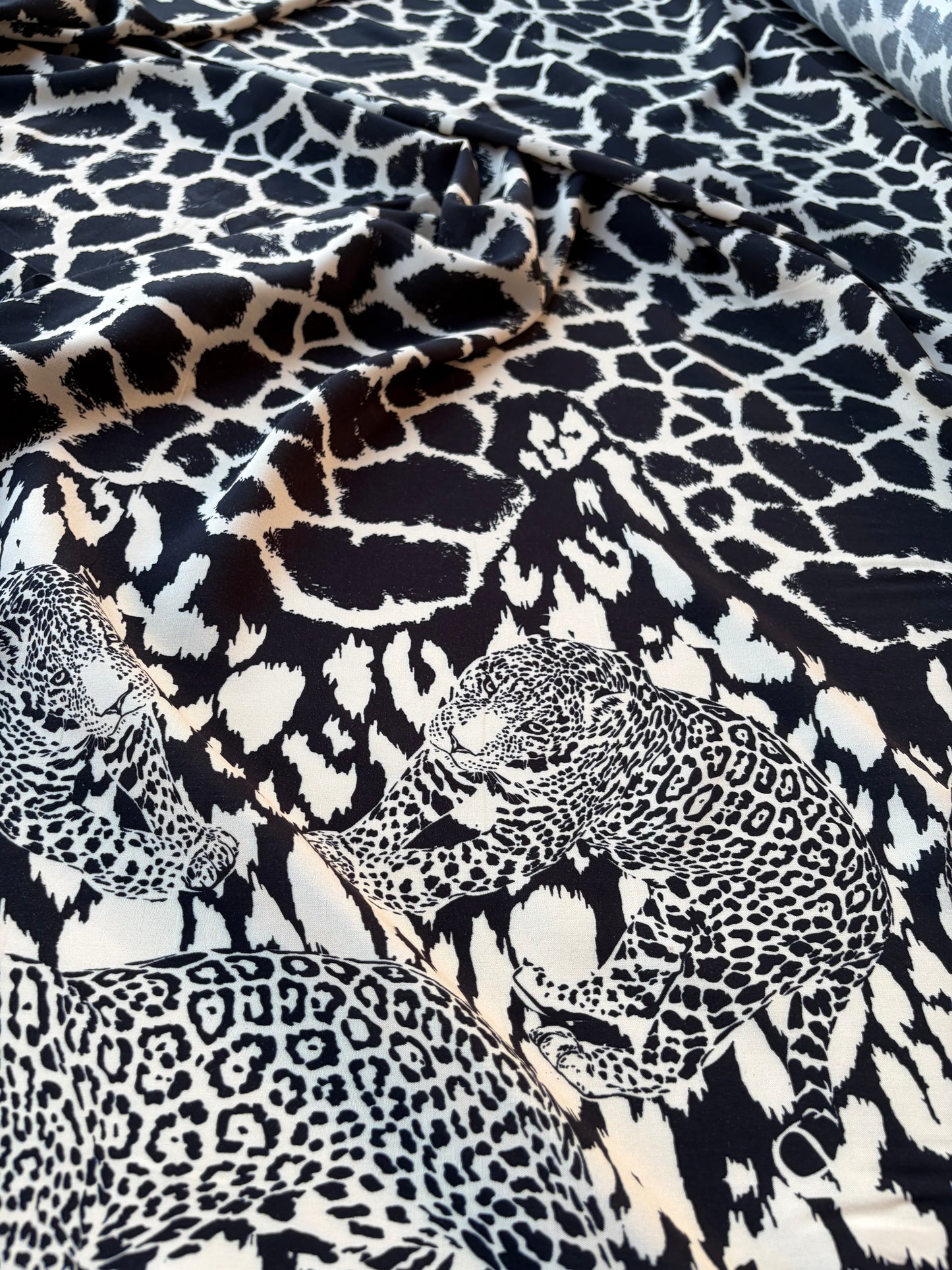 HOMER 016 viscose double border print leopard