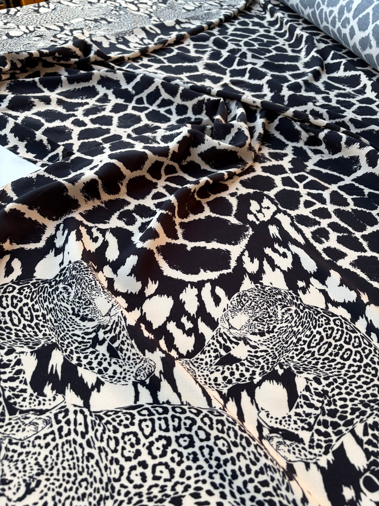 HOMER 016 viscose double border print leopard