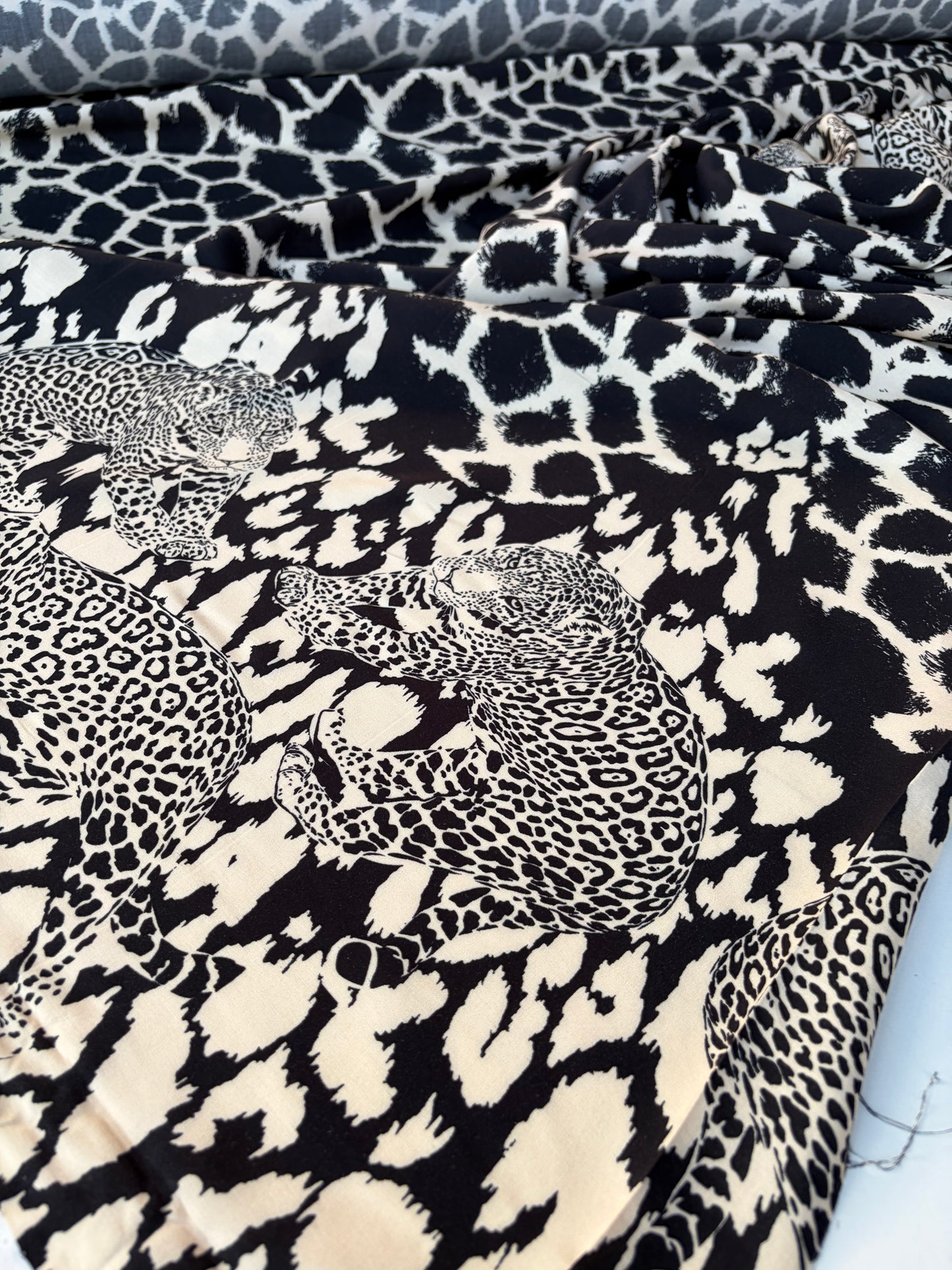 HOMER 016 viscose double border print leopard