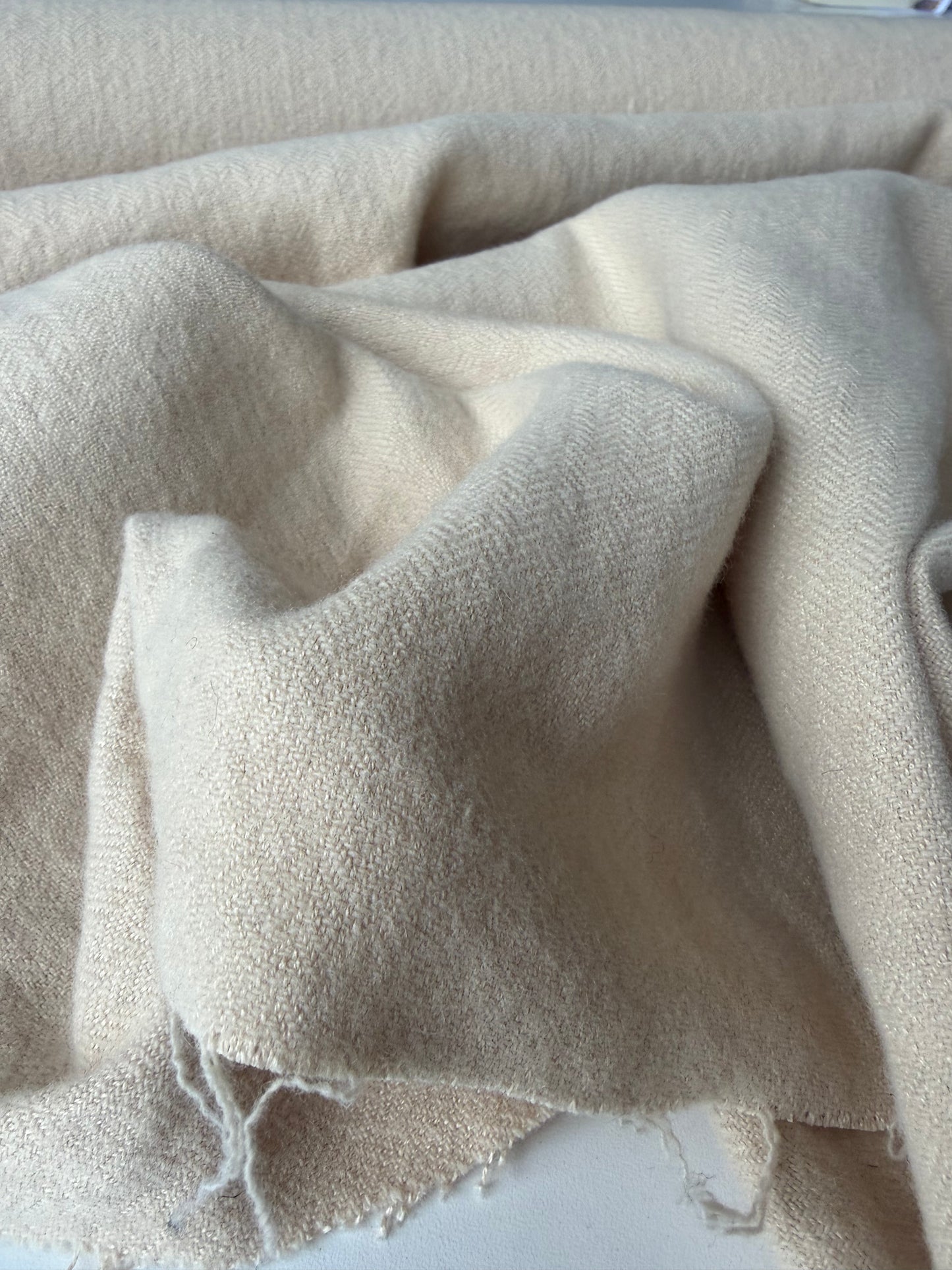 JOEL 003 cream coloured heavy woolf lannel