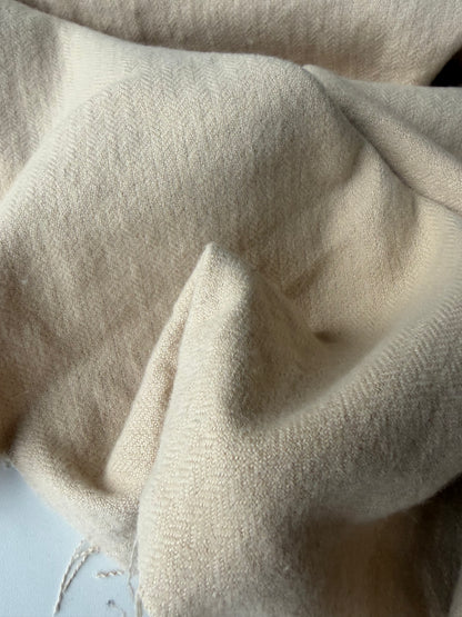 JOEL 003 cream coloured heavy woolf lannel