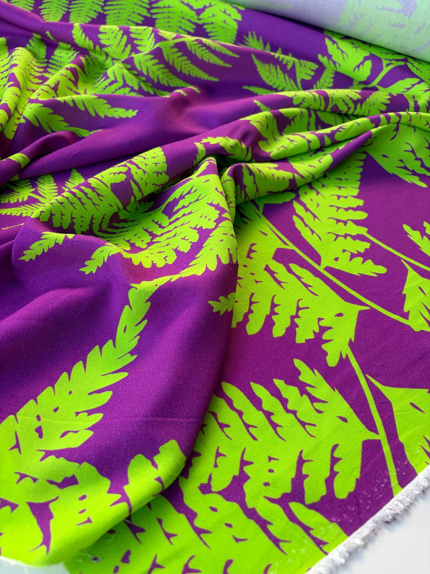 HOMER 028 viscose twill print mauve/fluo green