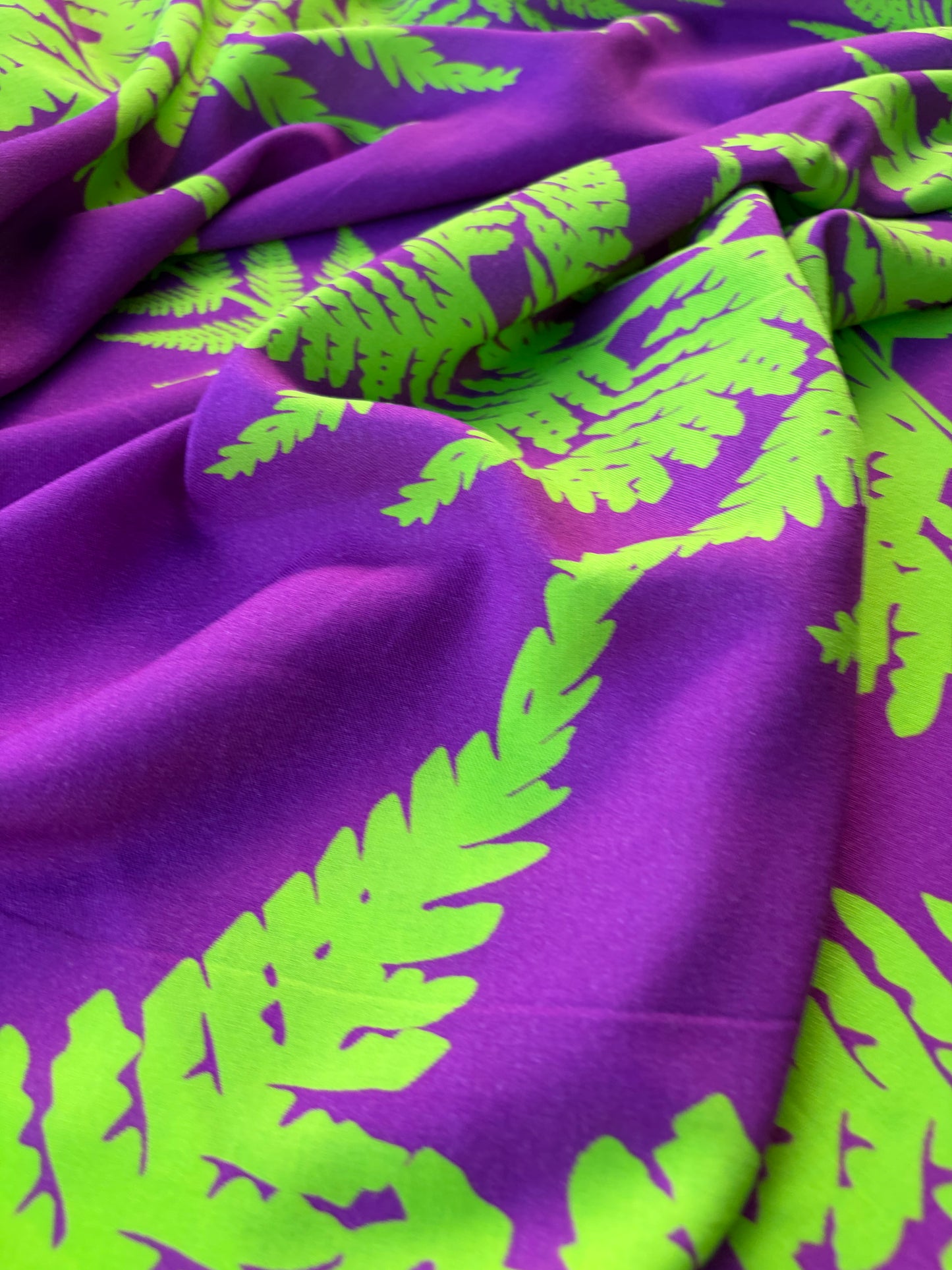 HOMER 028 viscose twill print mauve/fluo green