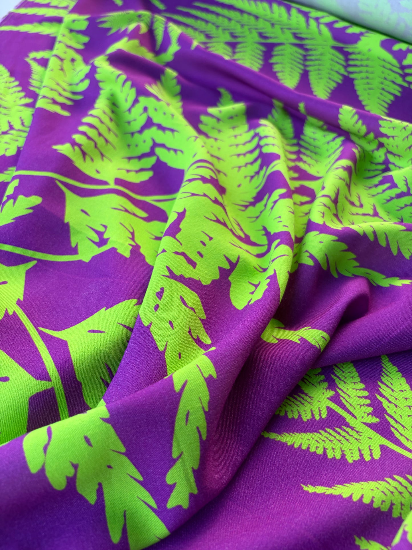 HOMER 028 viscose twill print mauve/fluo green
