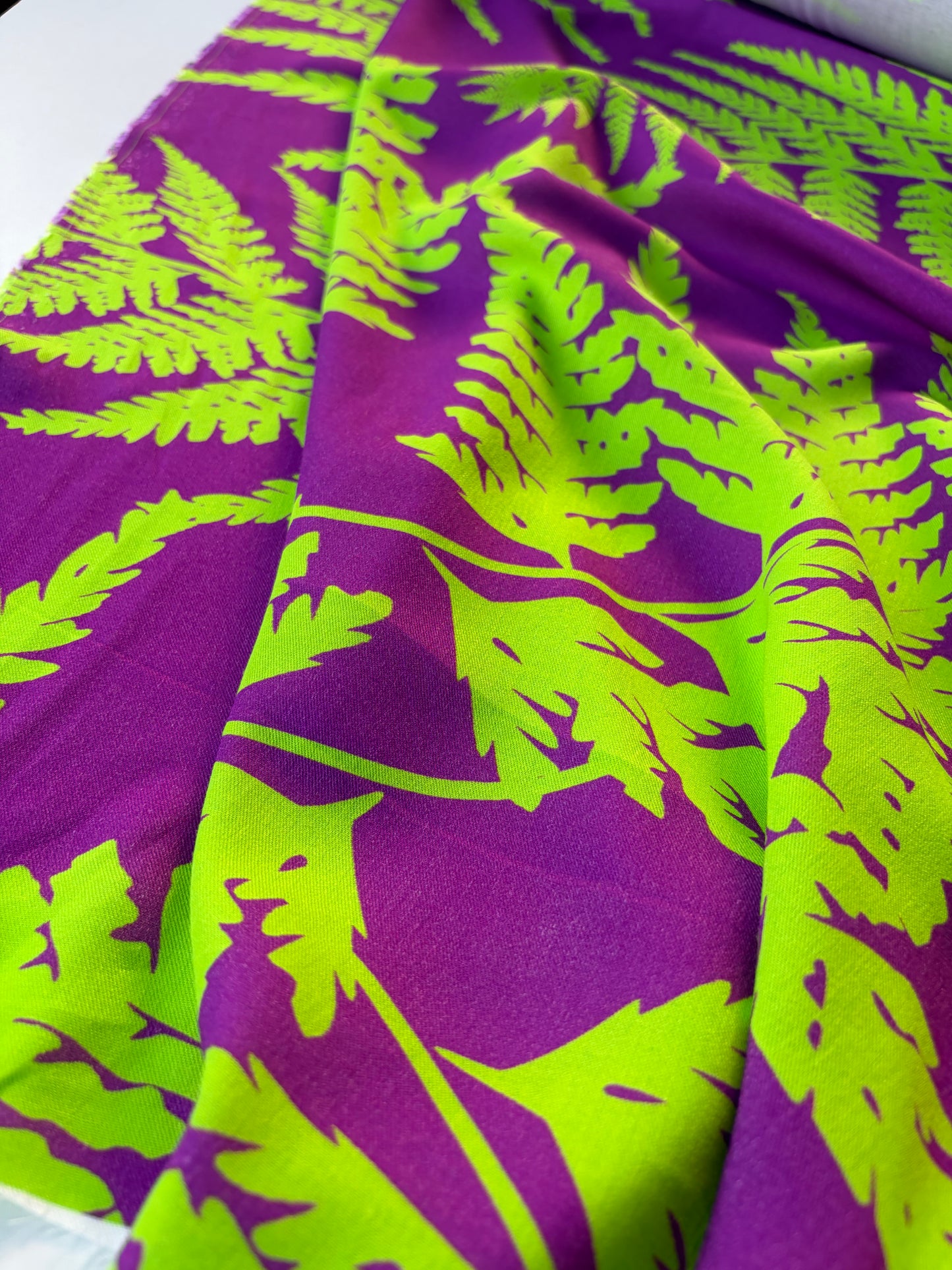 HOMER 028 viscose twill print mauve/fluo green