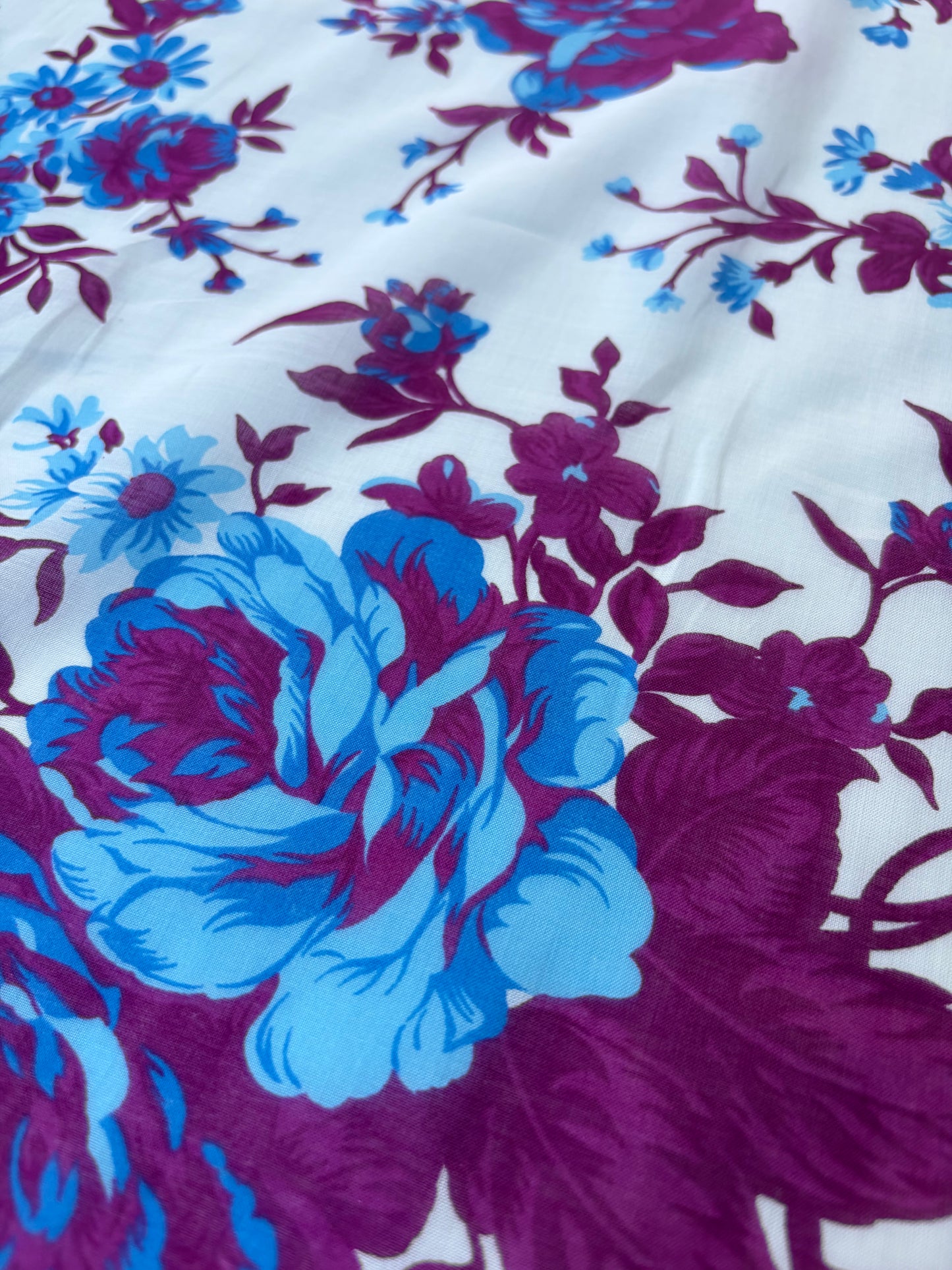 HOMER 033 cotton voile blue/dordeaux flowers
