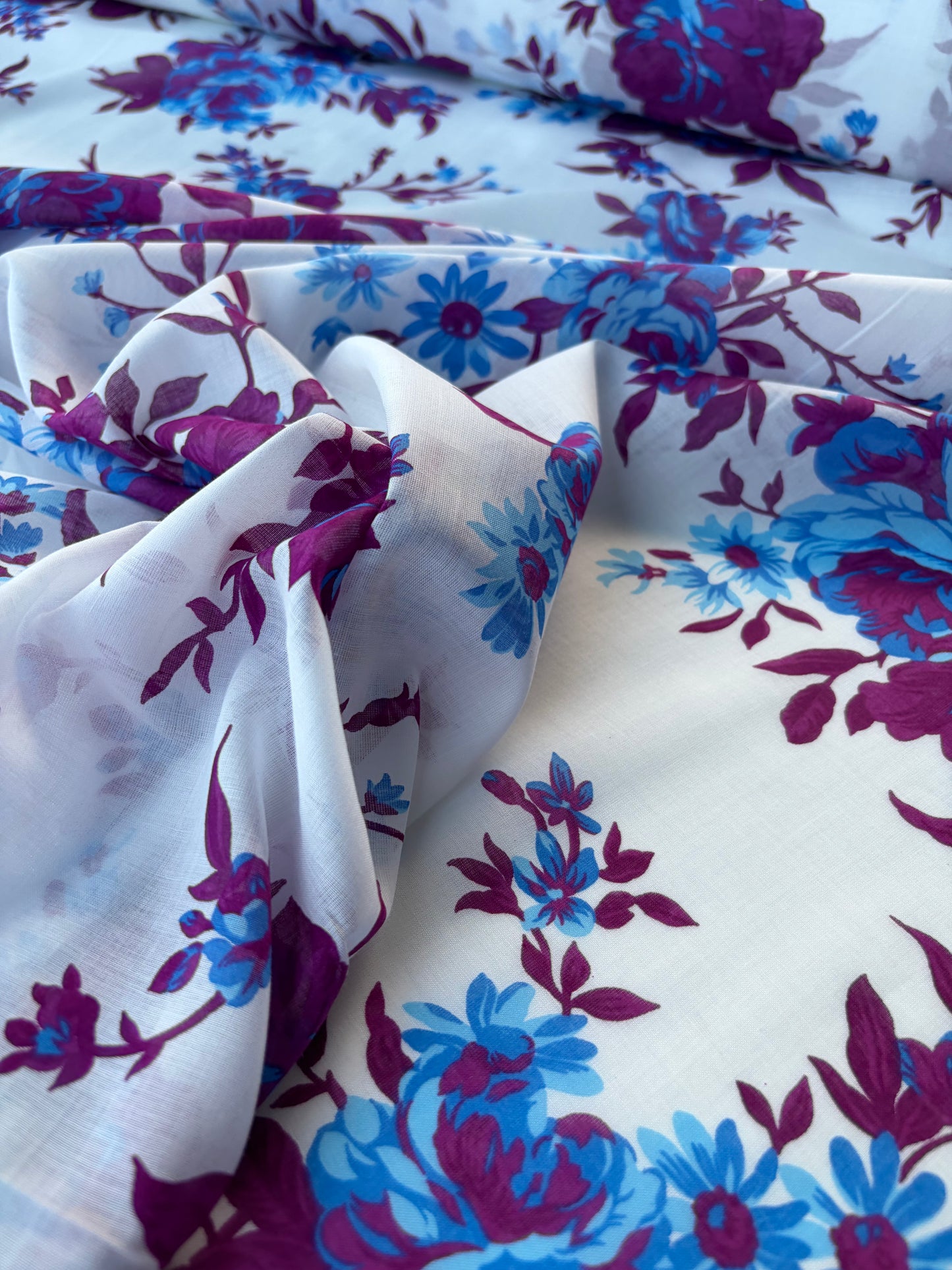 HOMER 033 cotton voile blue/dordeaux flowers