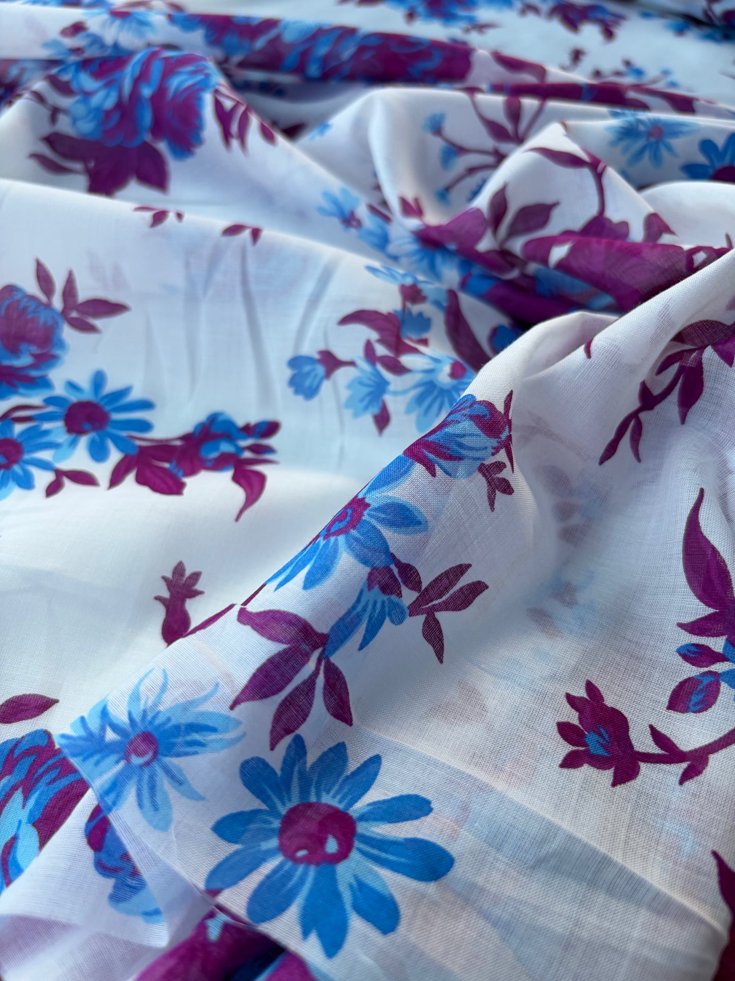HOMER 033 cotton voile blue/dordeaux flowers