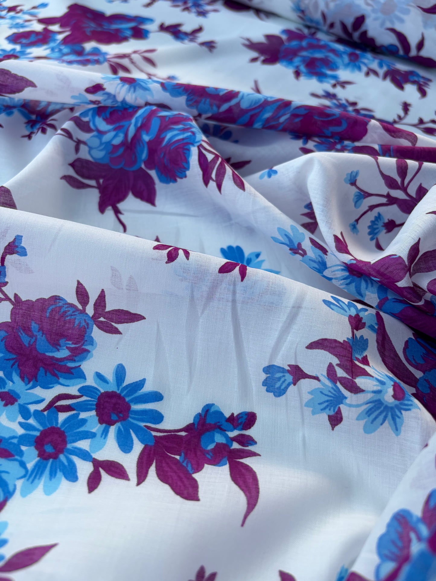 HOMER 033 cotton voile blue/dordeaux flowers