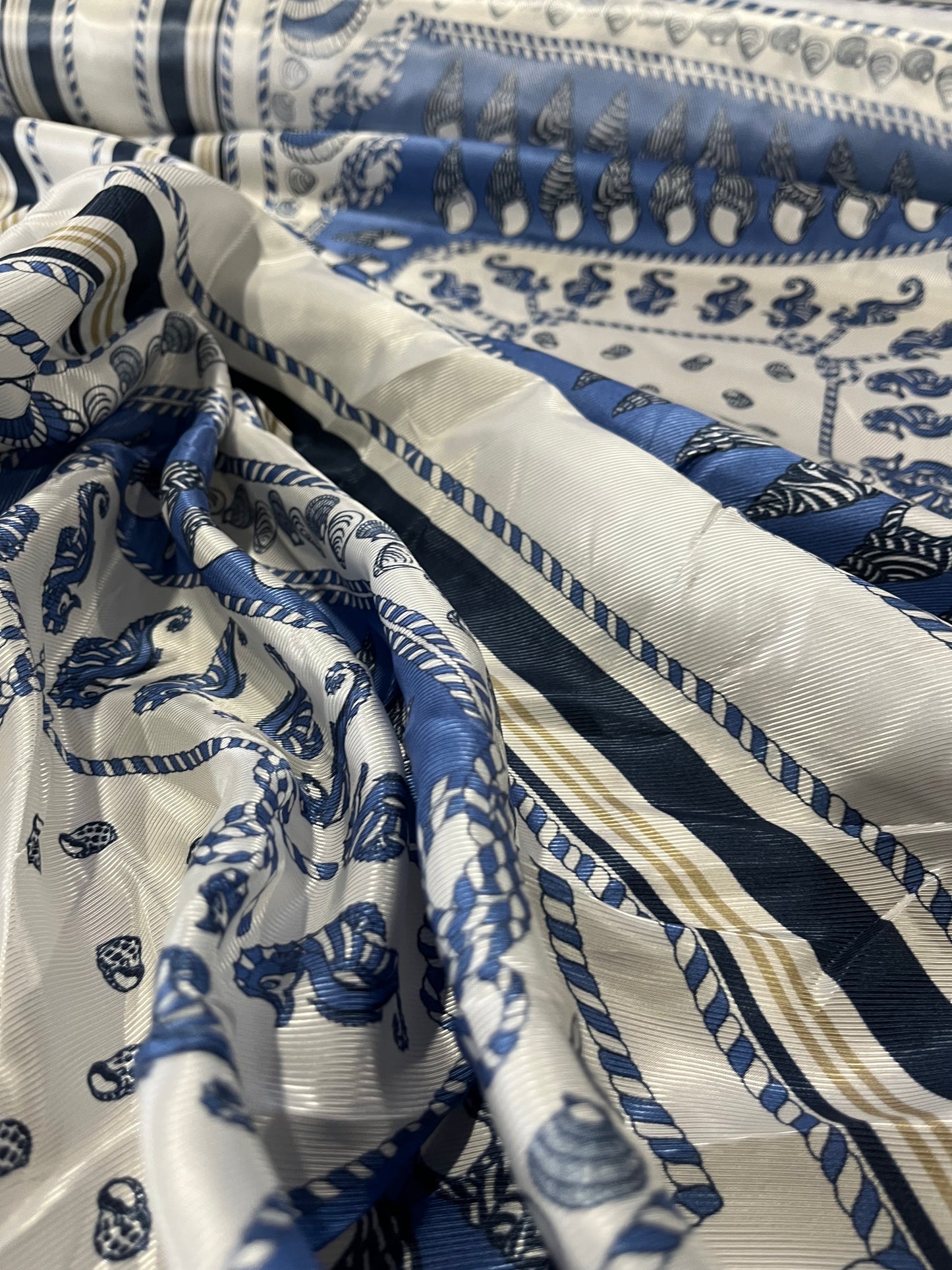 A01 Shiny foulard blue
