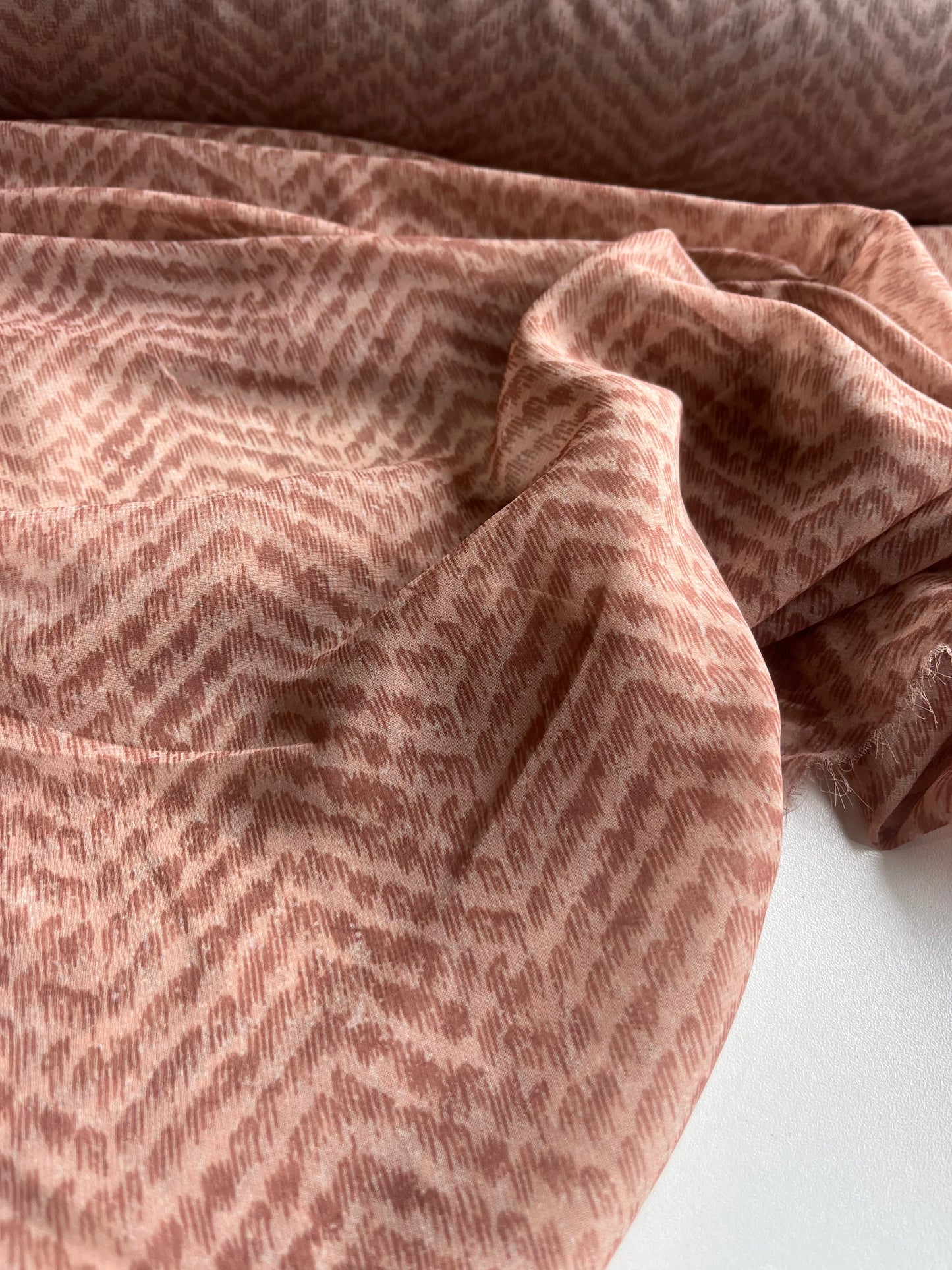 REMCO 026 crêpe de Chine big herringbone