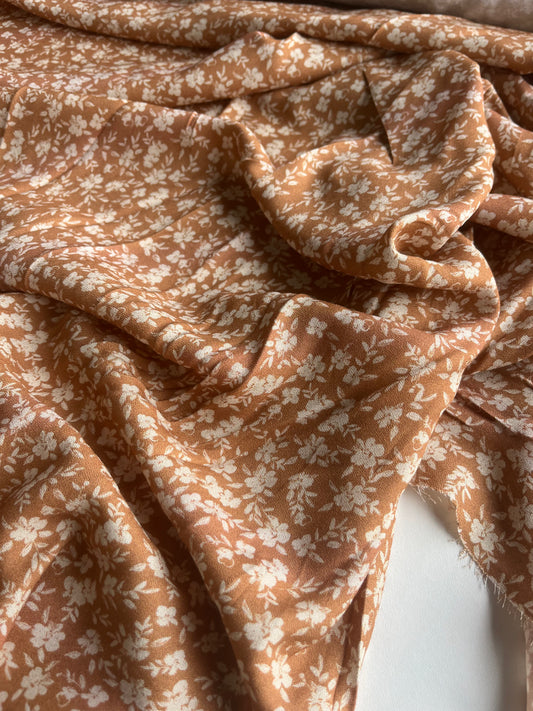 REMCO 034 viscose crêpe small flower camel