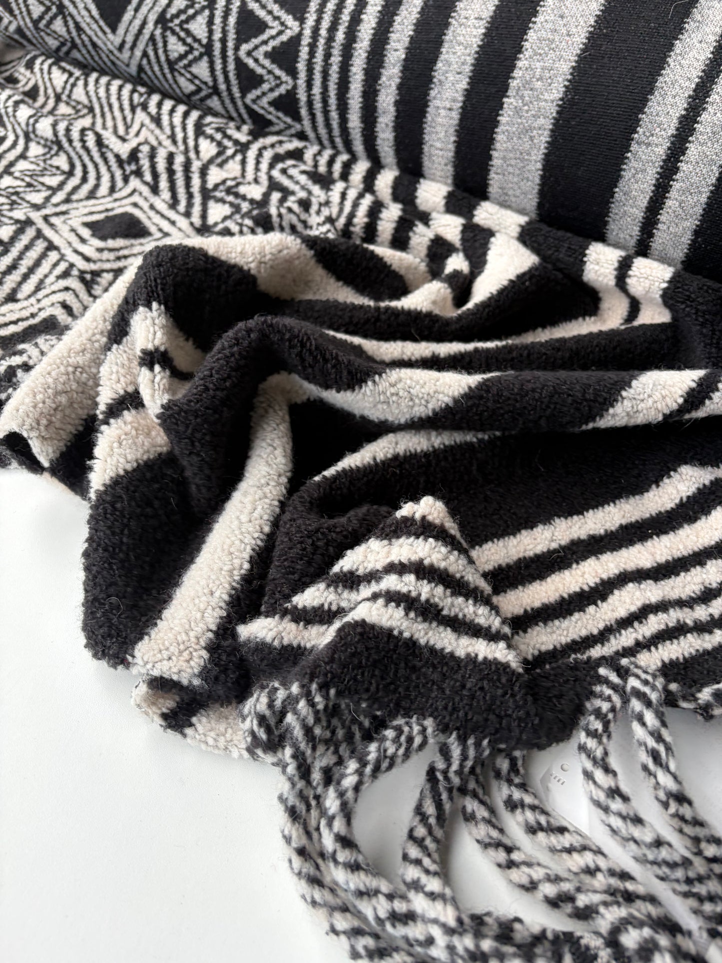 JOEL 022 black/white heavy boiled wool with fringes