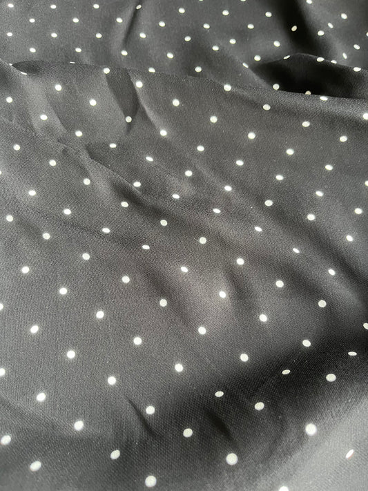 REMCO 039 heavy crêpe black/white dots