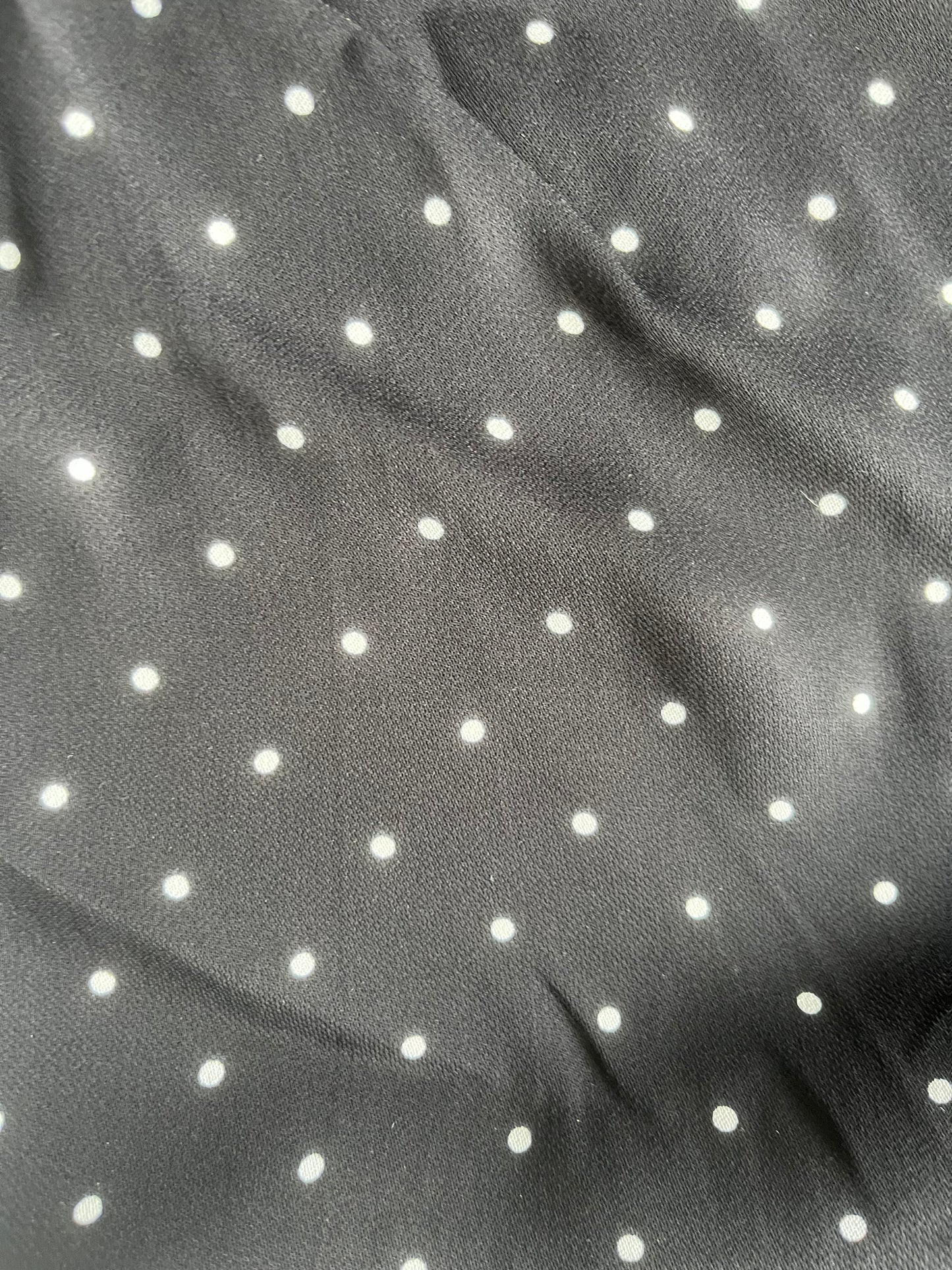 REMCO 039 heavy crêpe black/white dots