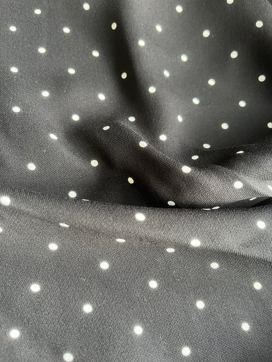 REMCO 039 heavy crêpe black/white dots