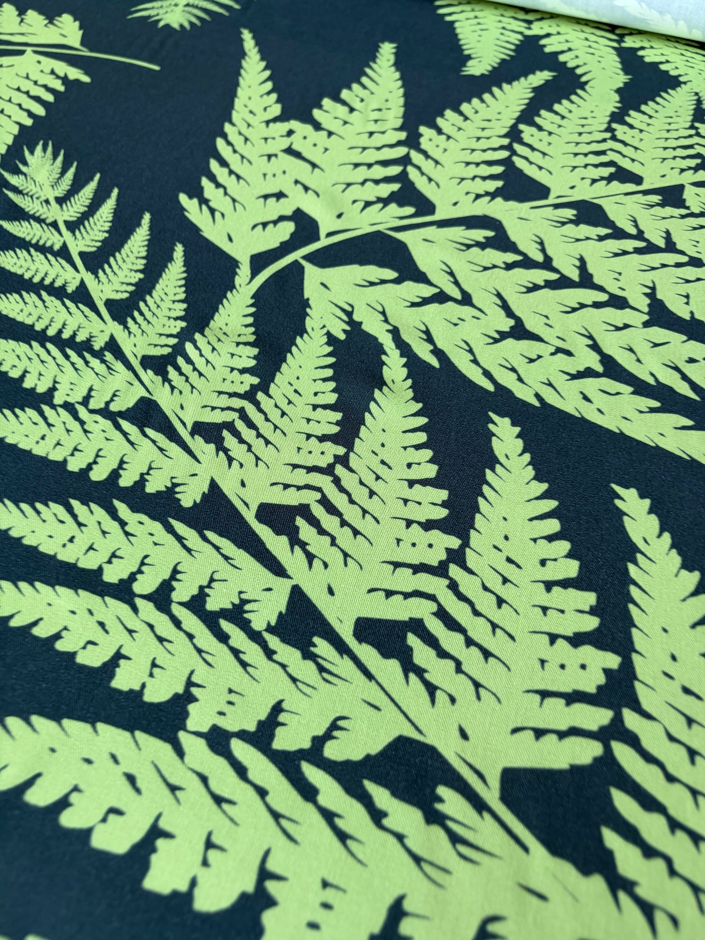 HOMER 006 viscose twill print green/grey giant leaves