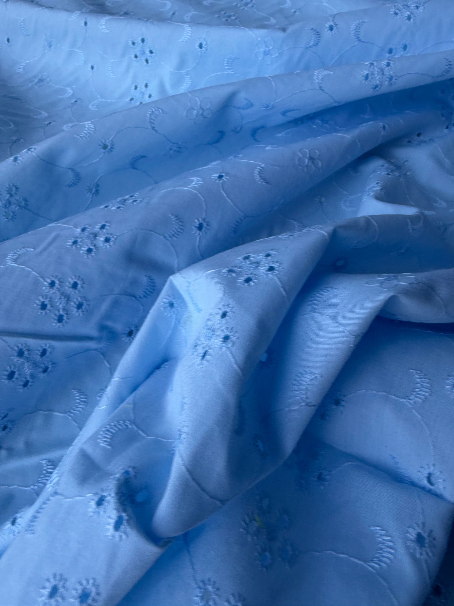 MARGE 001 broderie Anglaise light blue