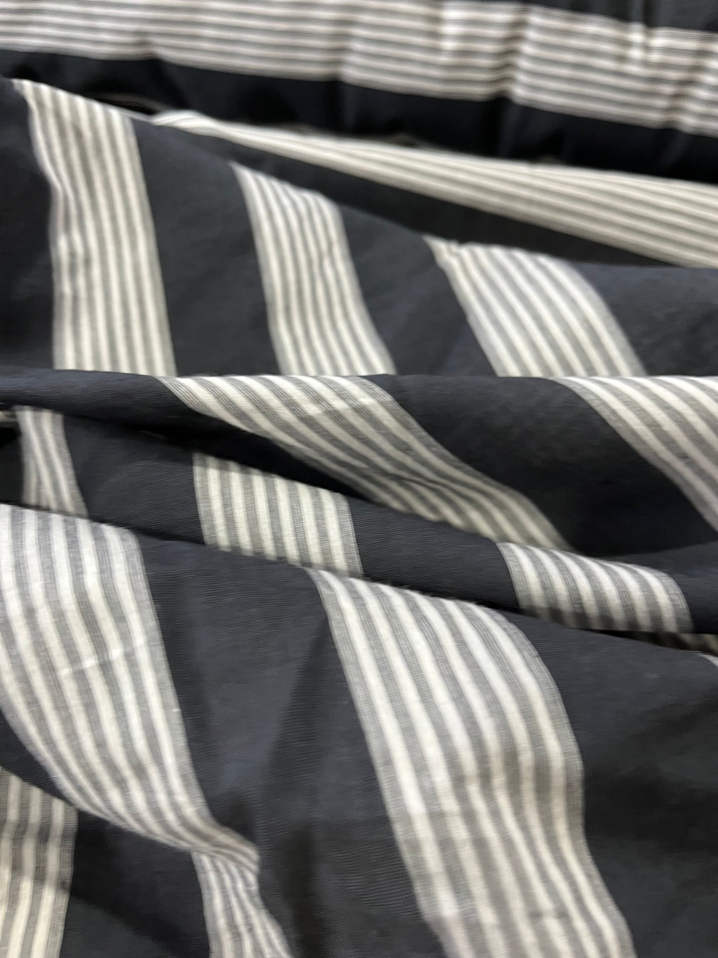 Paris 190 woven voile stripes black