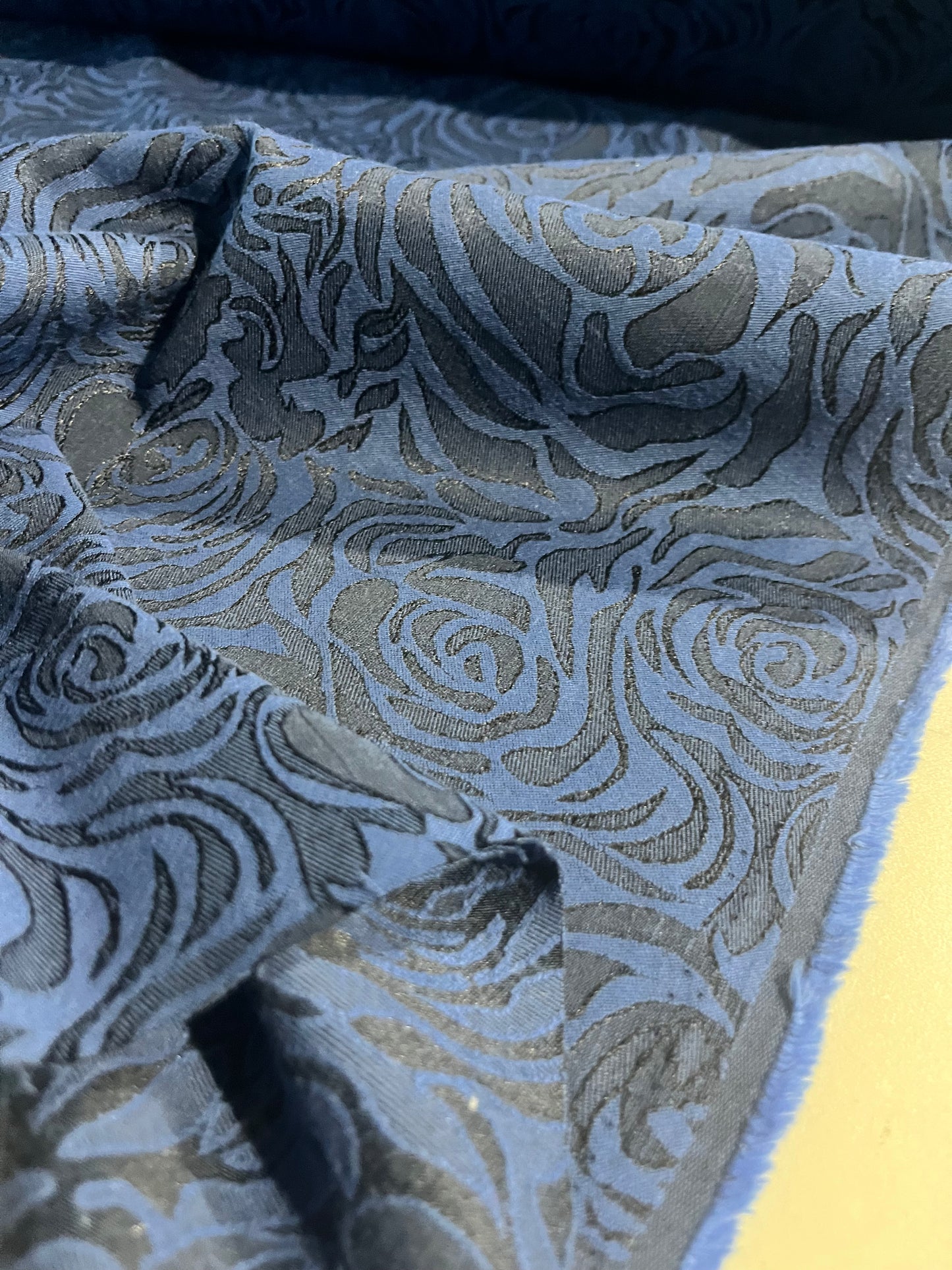 GASPARD 004 cotton stretch jacquard blue roses