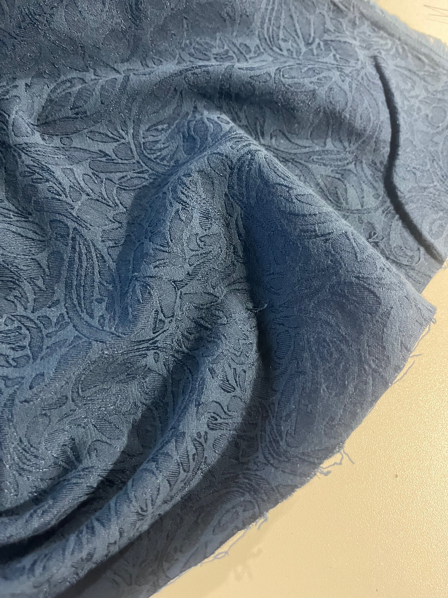 GASPARD 005 cotton stretch jacquard indigo roses